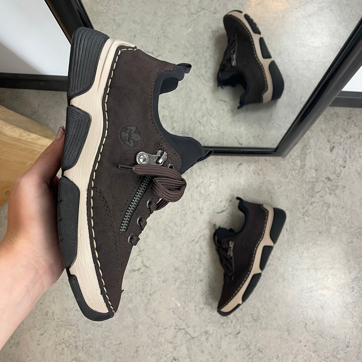 Rieker sneakers för dam i brunt – mjuk komfort & stötdämpning för vardagen