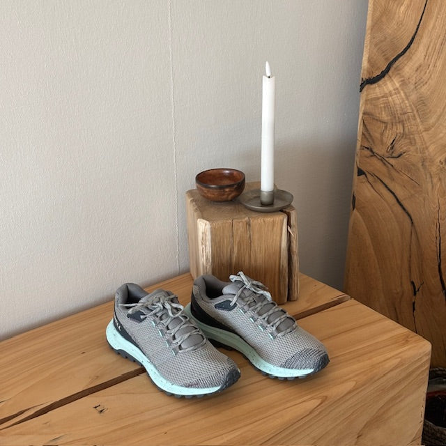 Merrell-skor med stickad ovandel och hålfotsstöd