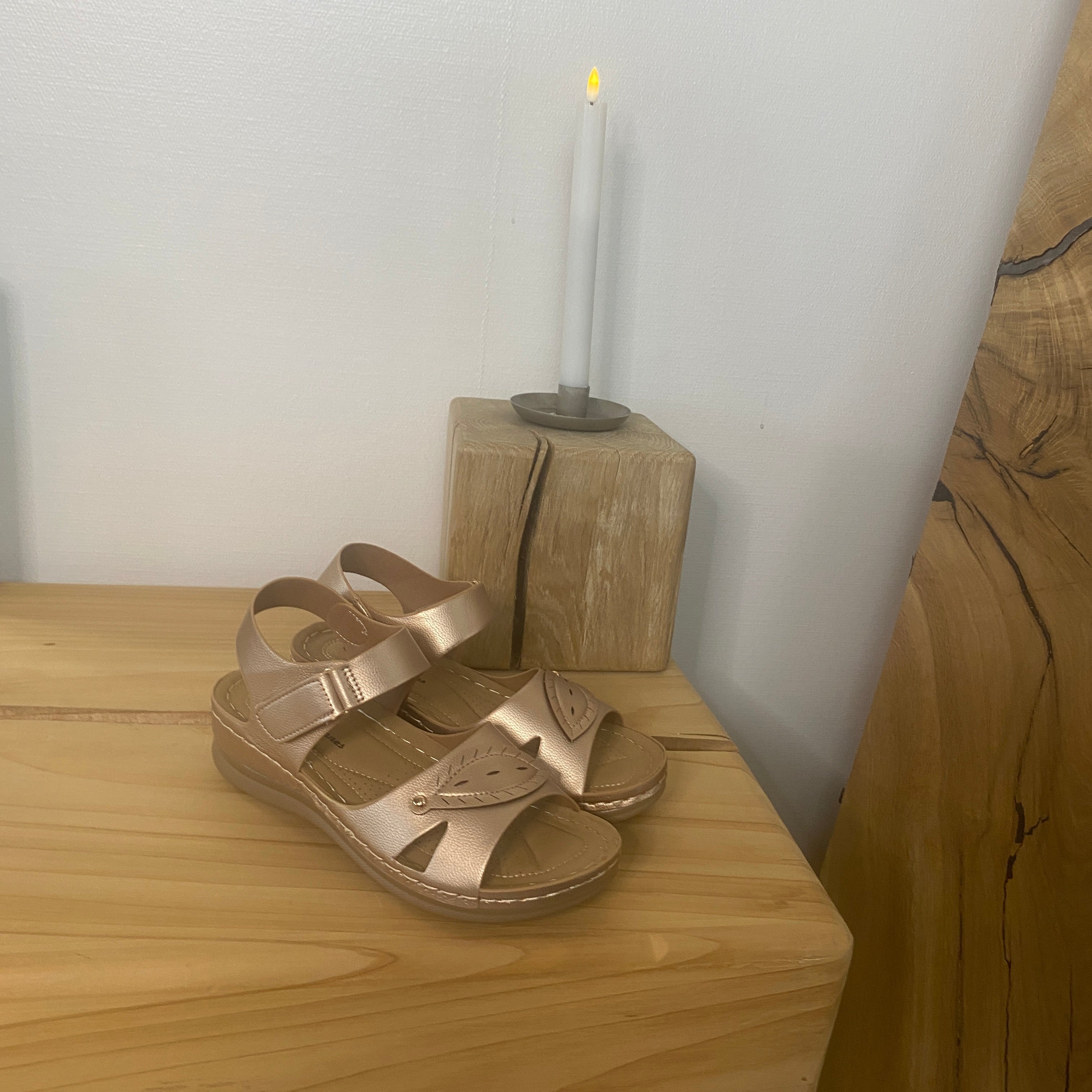 Cortina sandal i Rose Gold – lättviktsandal med feminint uttryck