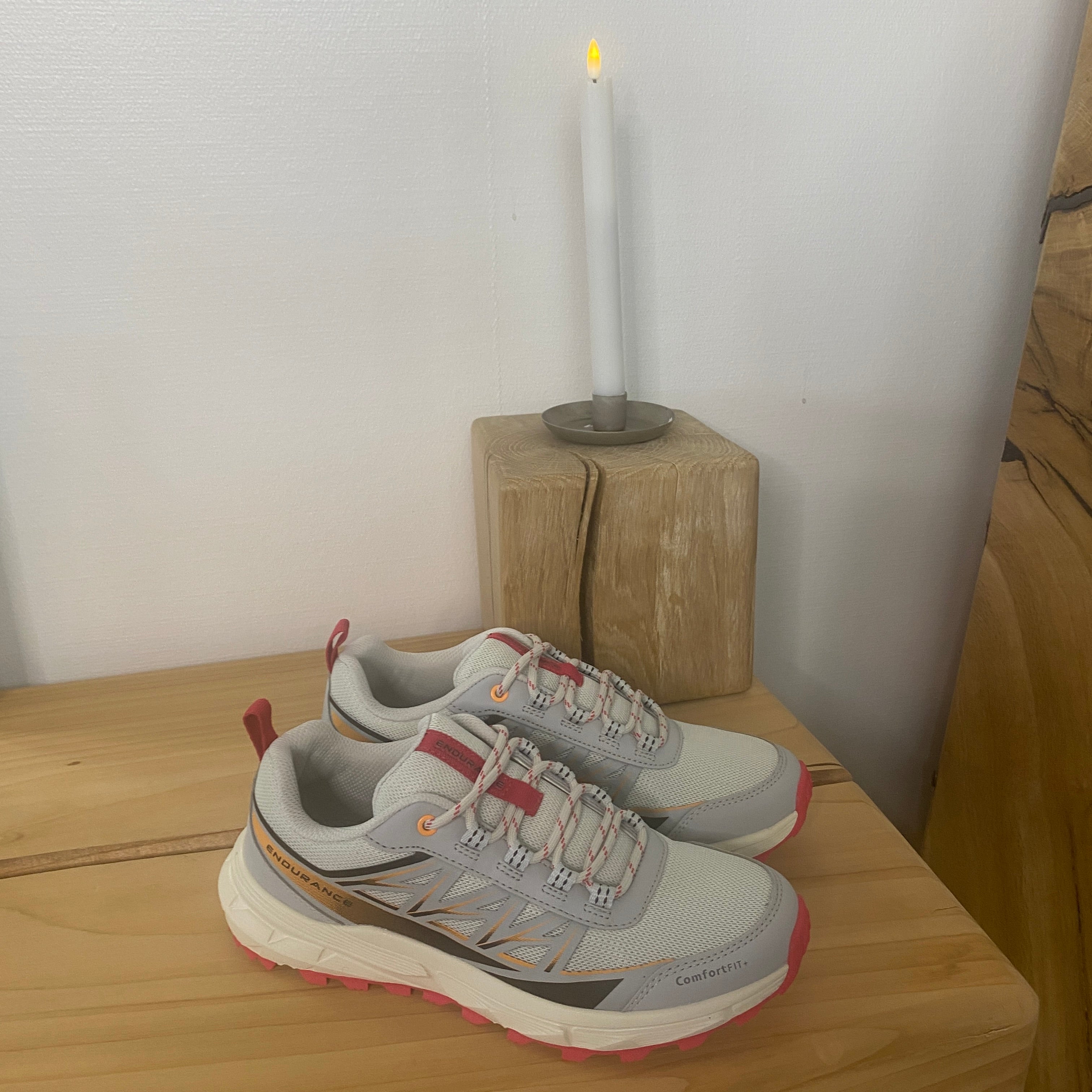 Endurance Fadell W Shoes – Lätt och andningsbar sneaker i Glacier Grey med rosa detaljer