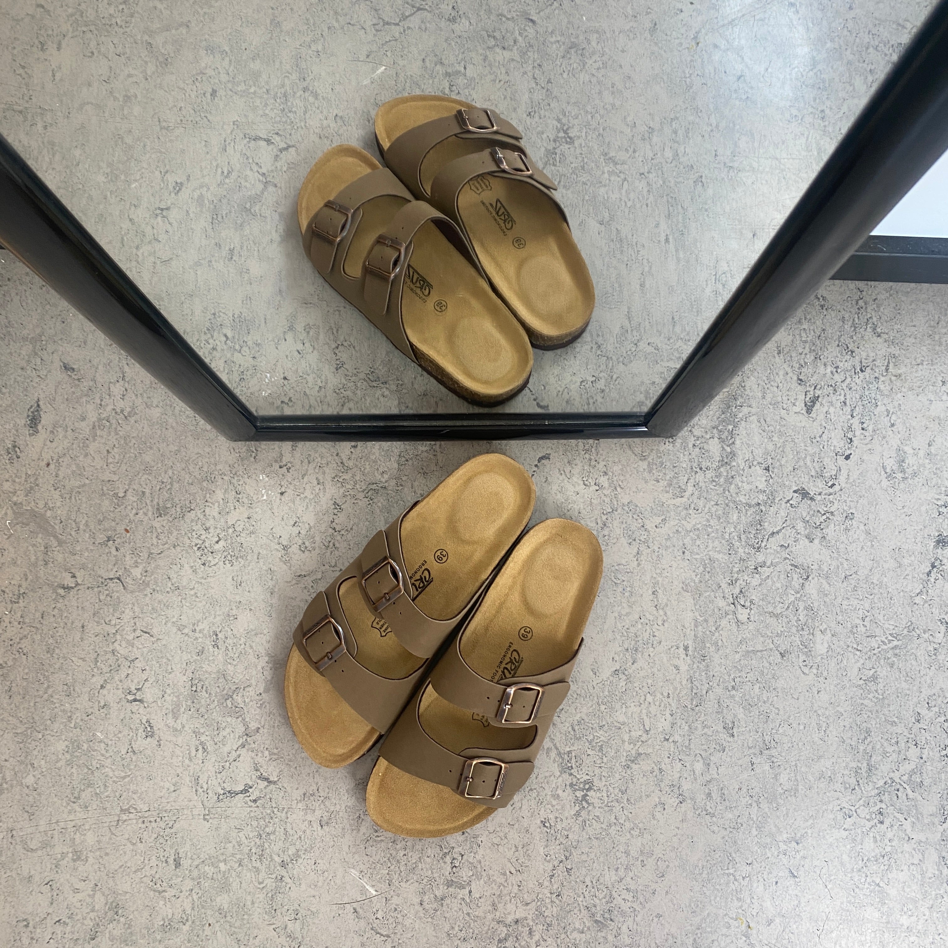 Cruz slip-on sandal – Brun