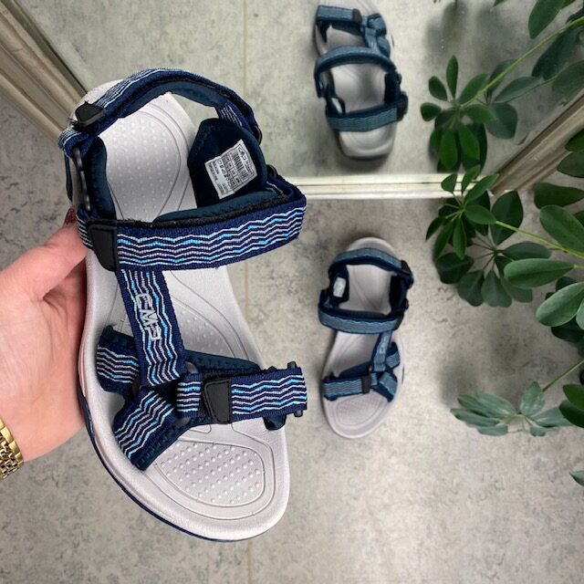 Blå sportsandal från CMP med ränder och bred passform
