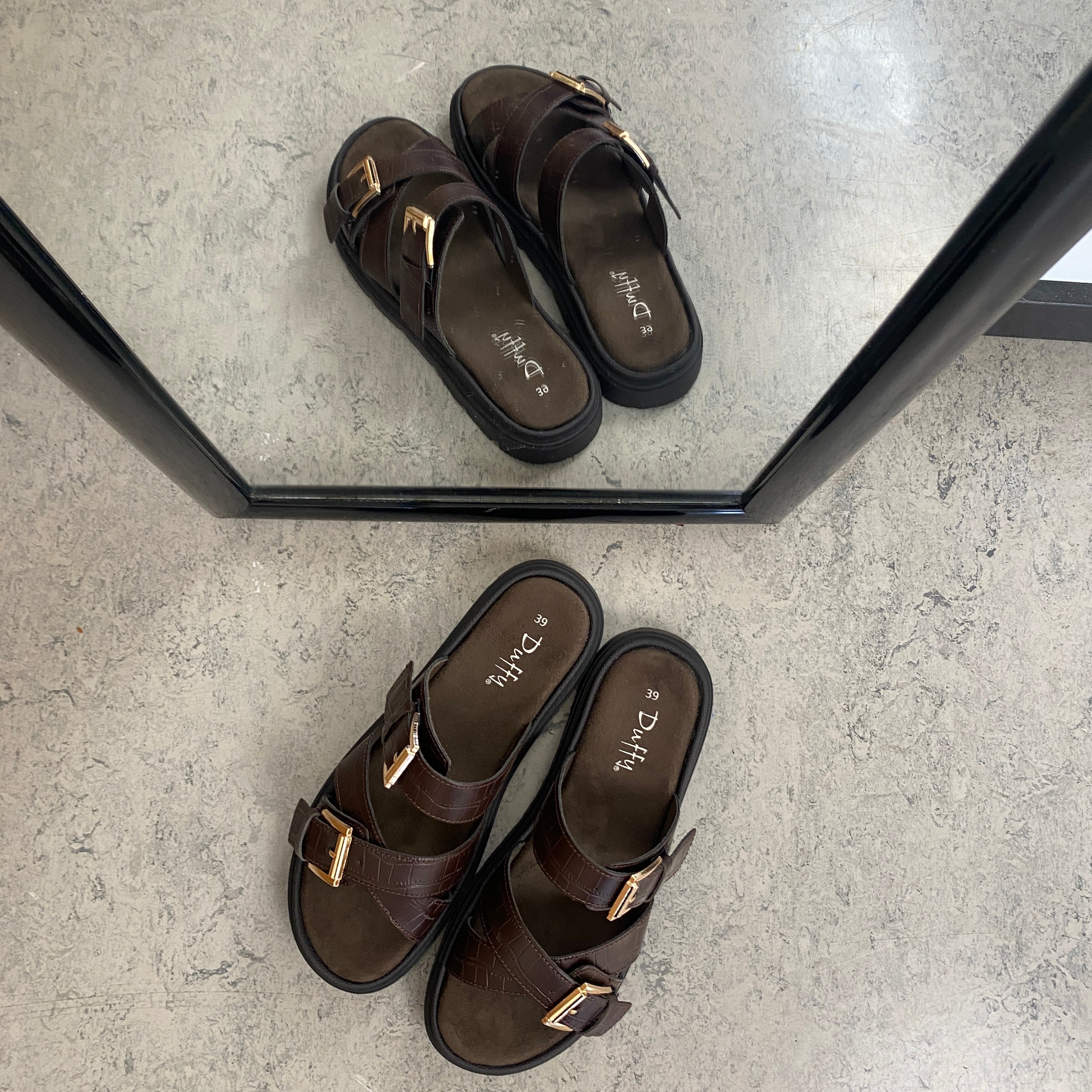 Mörkbrun, bekväm Duffy sandal med justerbara remmar & stabil sula