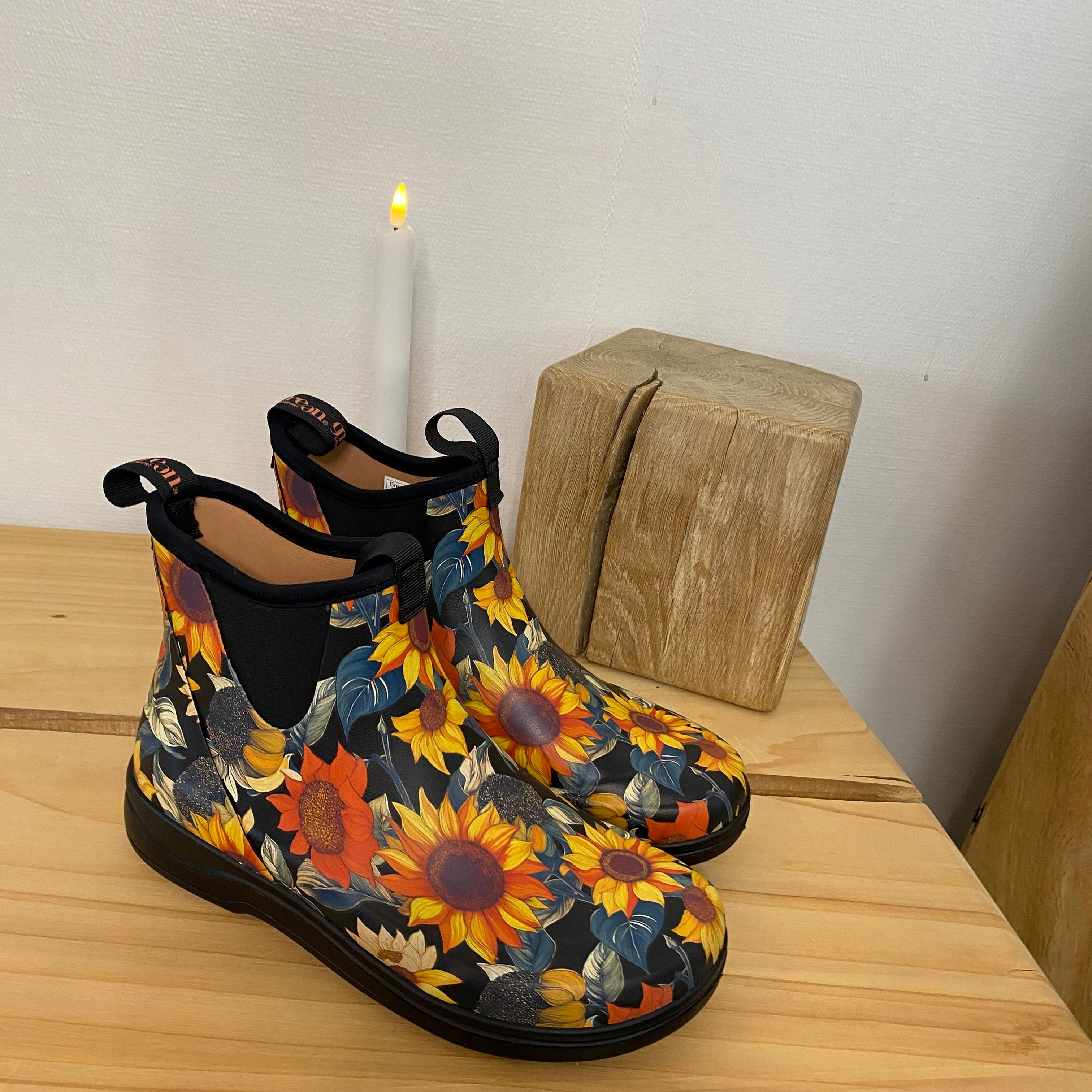 Green Comfort gummistöv el med solrosmönster – EnergySole™
