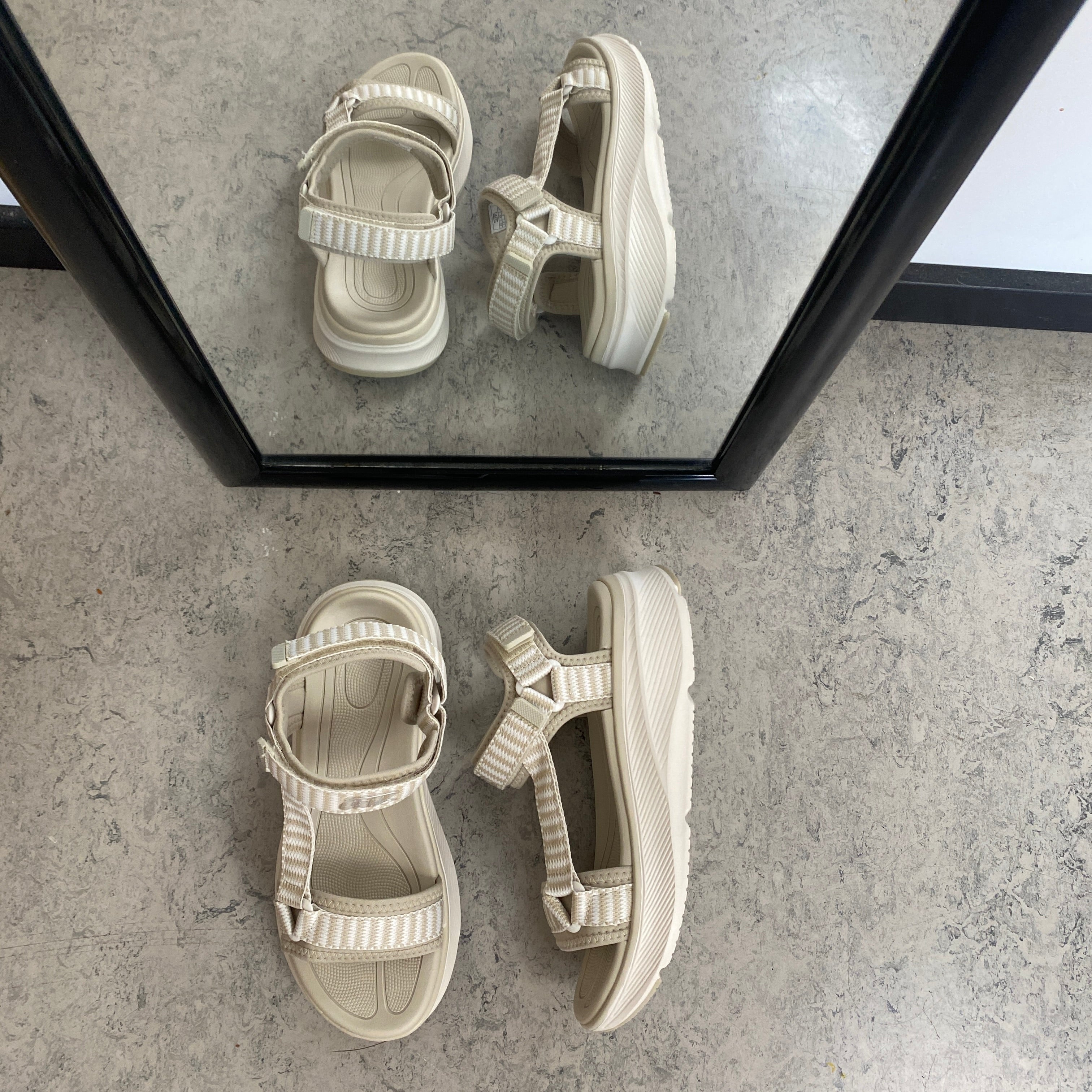 Cruz sandal i beige – Lätt & bekväm med justerbara remmar