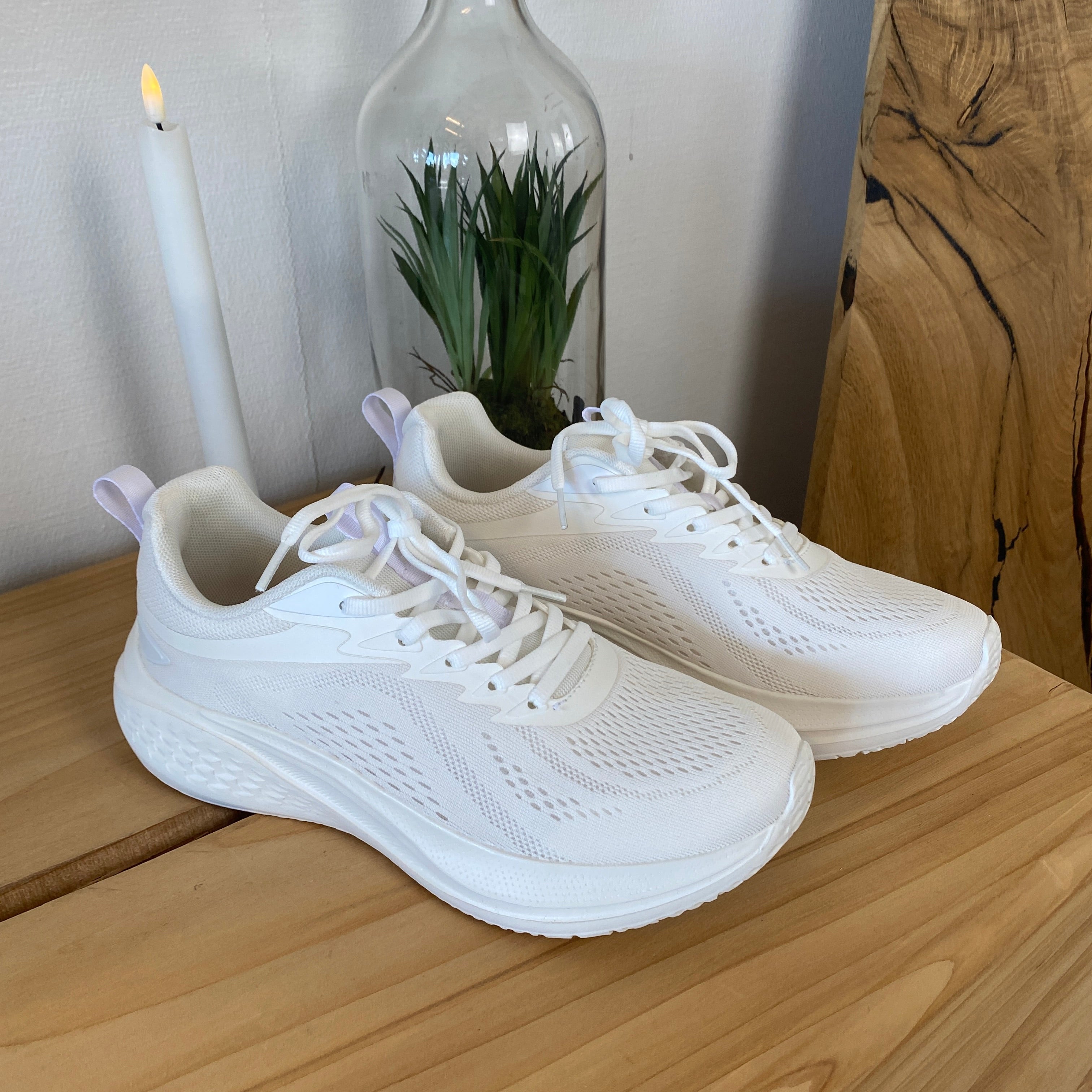 Rugged Gear Simple Sport – lätt och bekväm sneaker i vitt