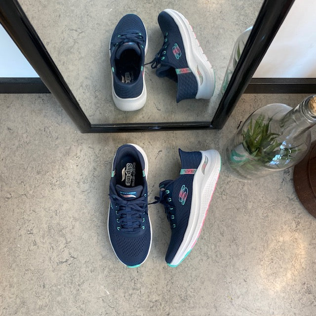 Skechers Slip-ins med Arch Fit – blå sneaker med handsfree-komfort