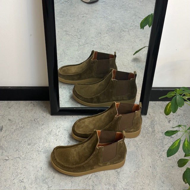 Kort stövel från Nature i mjukt brunt mocka