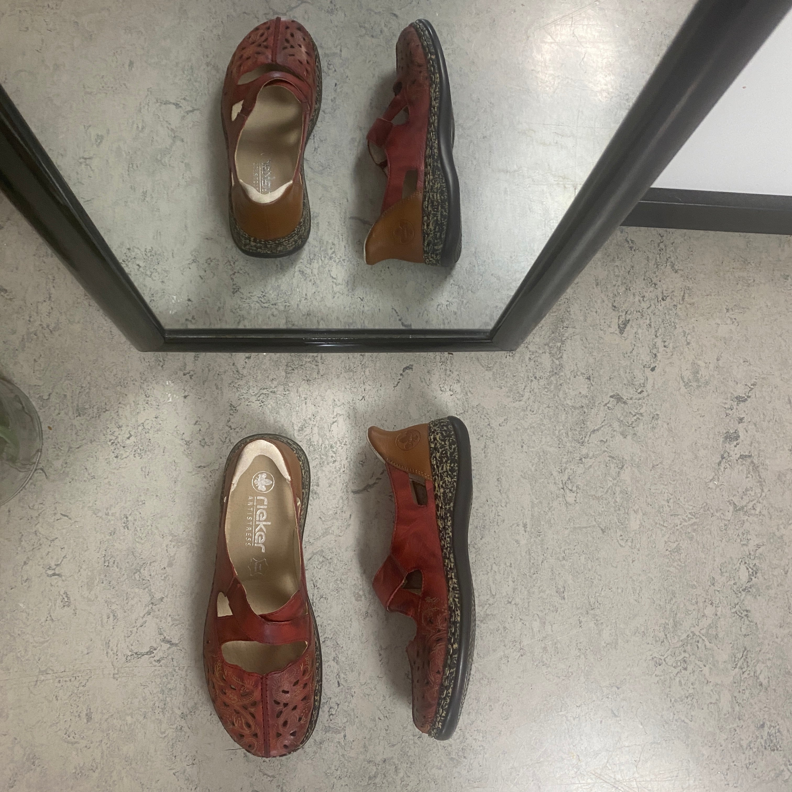 Rieker Ready 2 Go – röd damsneaker som är lätt att kliva i
