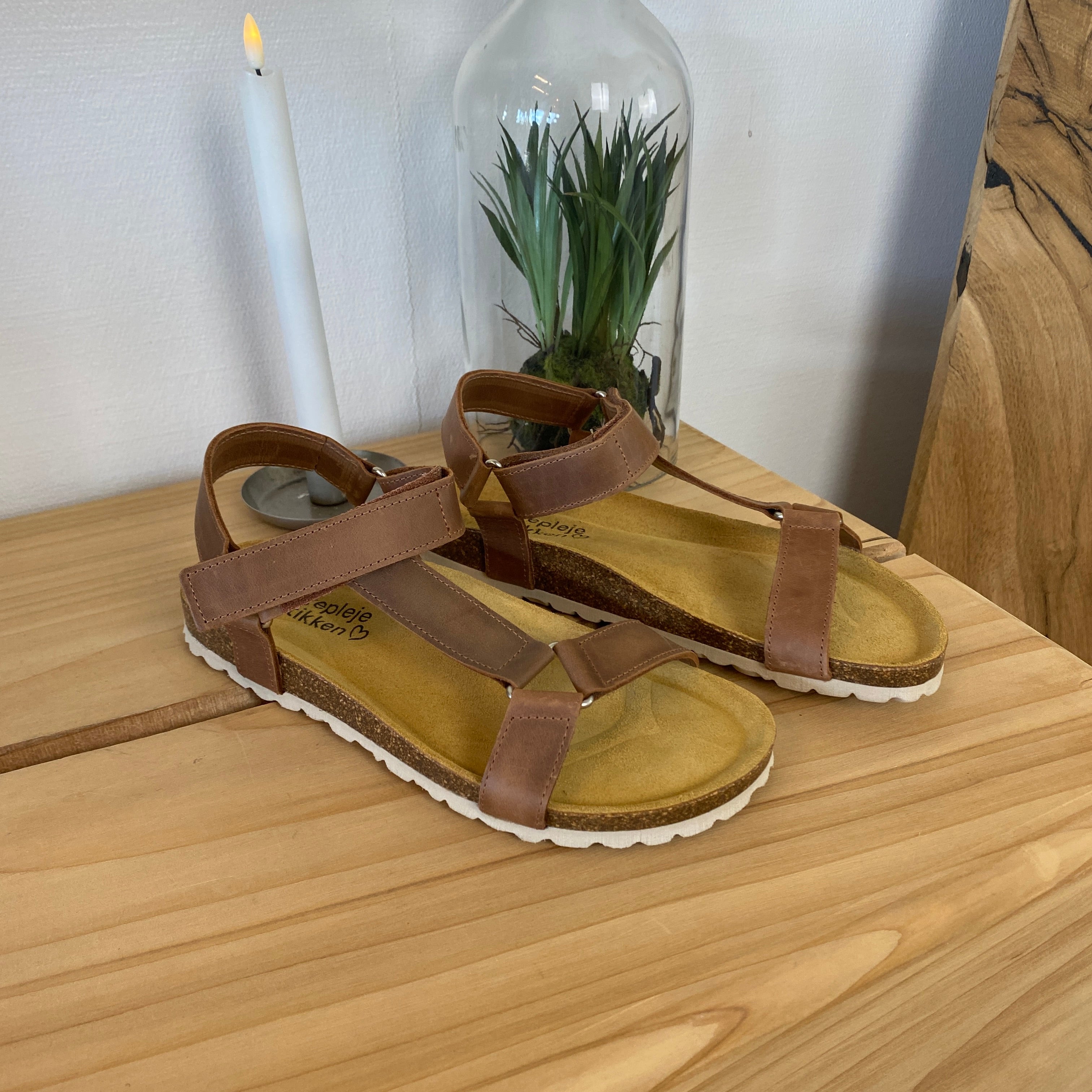 Crazy Brandi sandal i brunt läder – komfortsandal med fast passform | SSKbutiken.se
