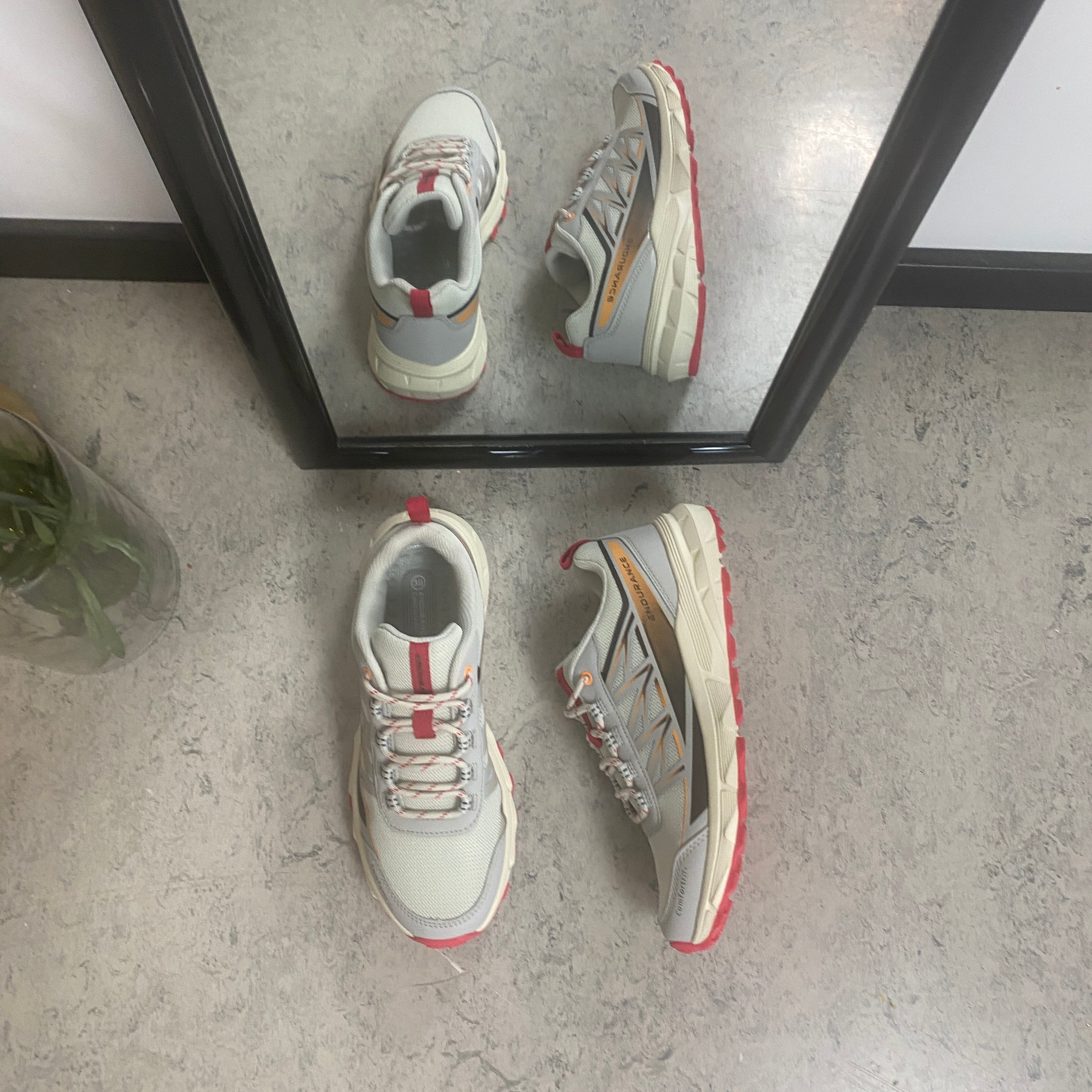 Endurance Fadell W Shoes – Lätt och andningsbar sneaker i Glacier Grey med rosa detaljer