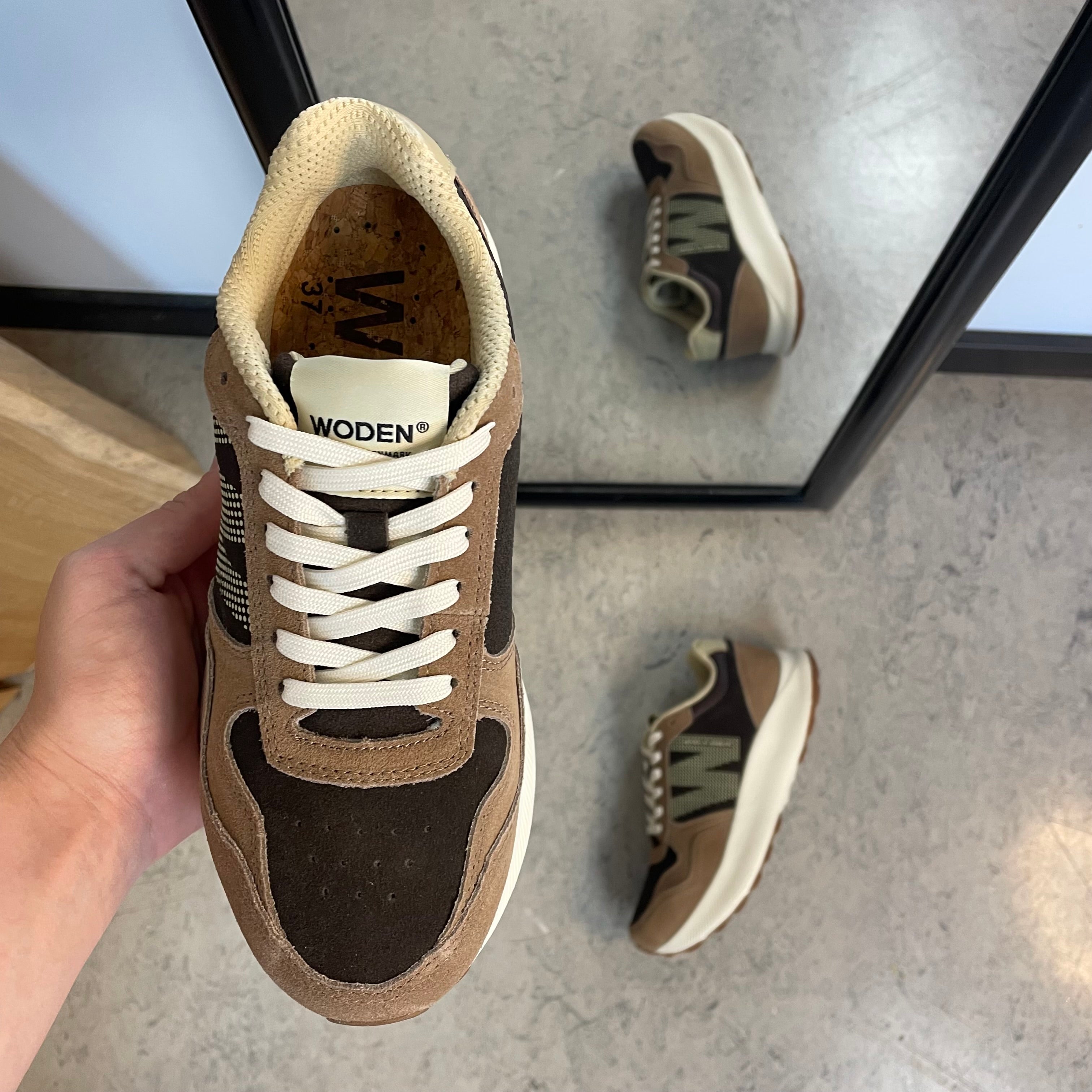 Mathilde Runner Leather – Woden-sneaker i varma bruna nyanser med lätt gångsula