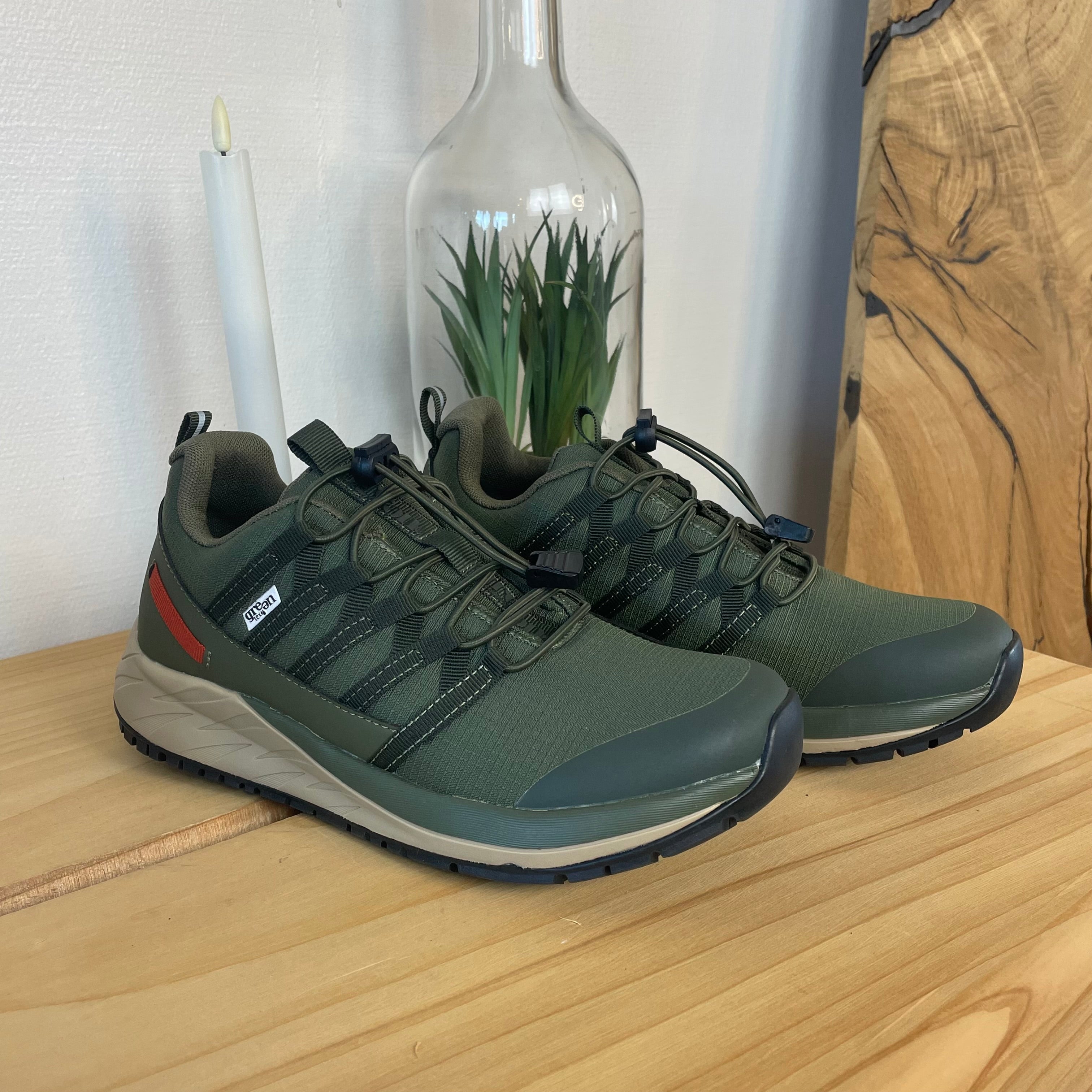 Green Comfort Path Pipi – olivgrön outdoor-sneaker med H-läst & hålfotsstöd