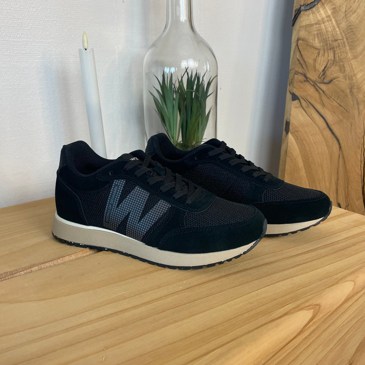 Woden Ydun Icon II – svart sneaker med lätt och bekväm komfort