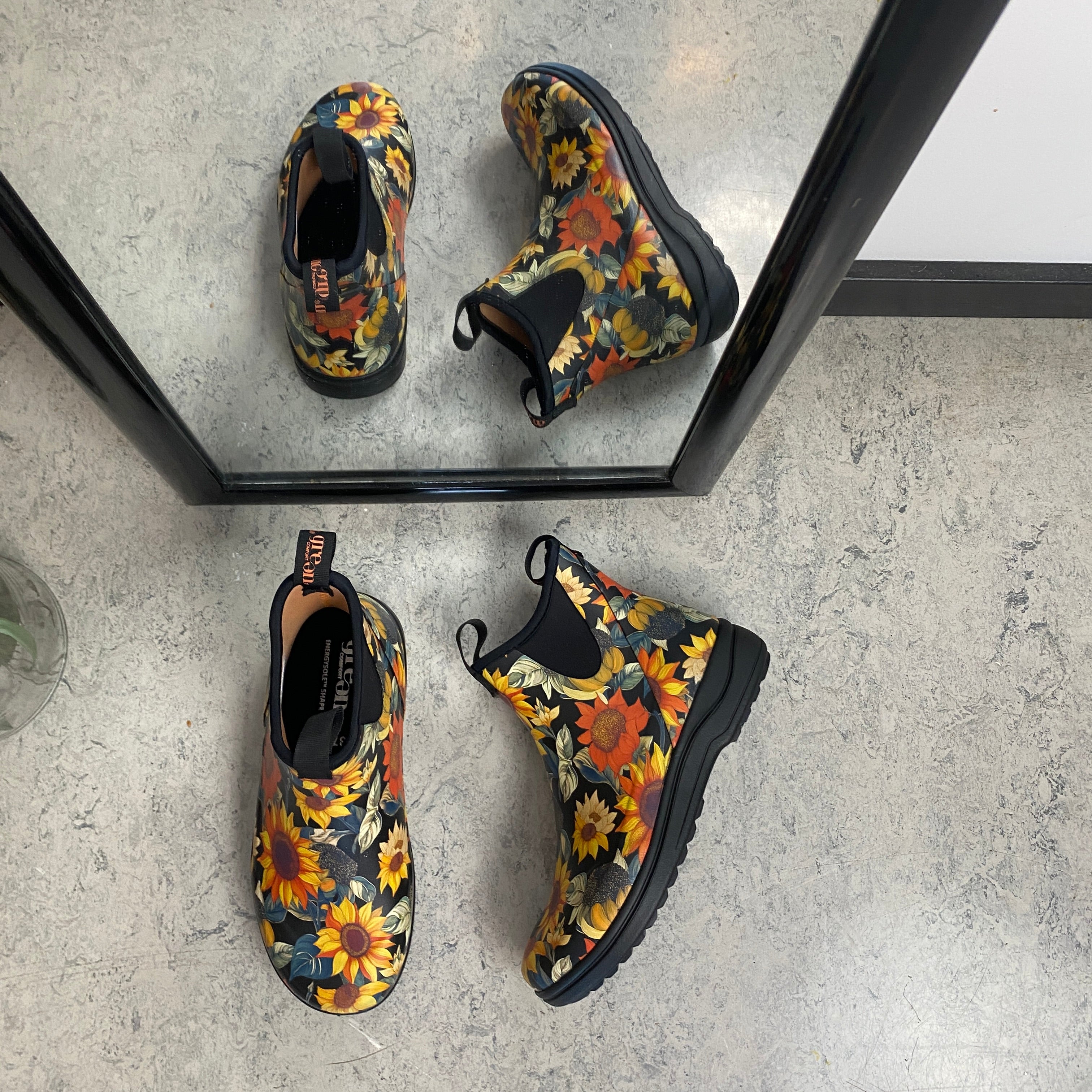 Green Comfort gummistöv el med solrosmönster – EnergySole™