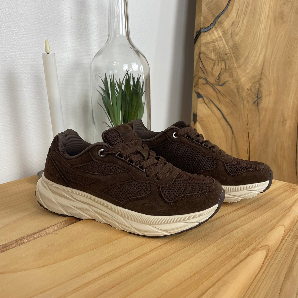 Endurance komfortsko dam – brun sneaker med lätt och stötdämpande sula