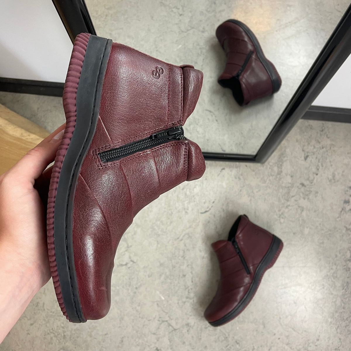 Green Comfort Lugano Laisa i bordeaux – bekväm kort läderstövel med dubbla dragkedjor