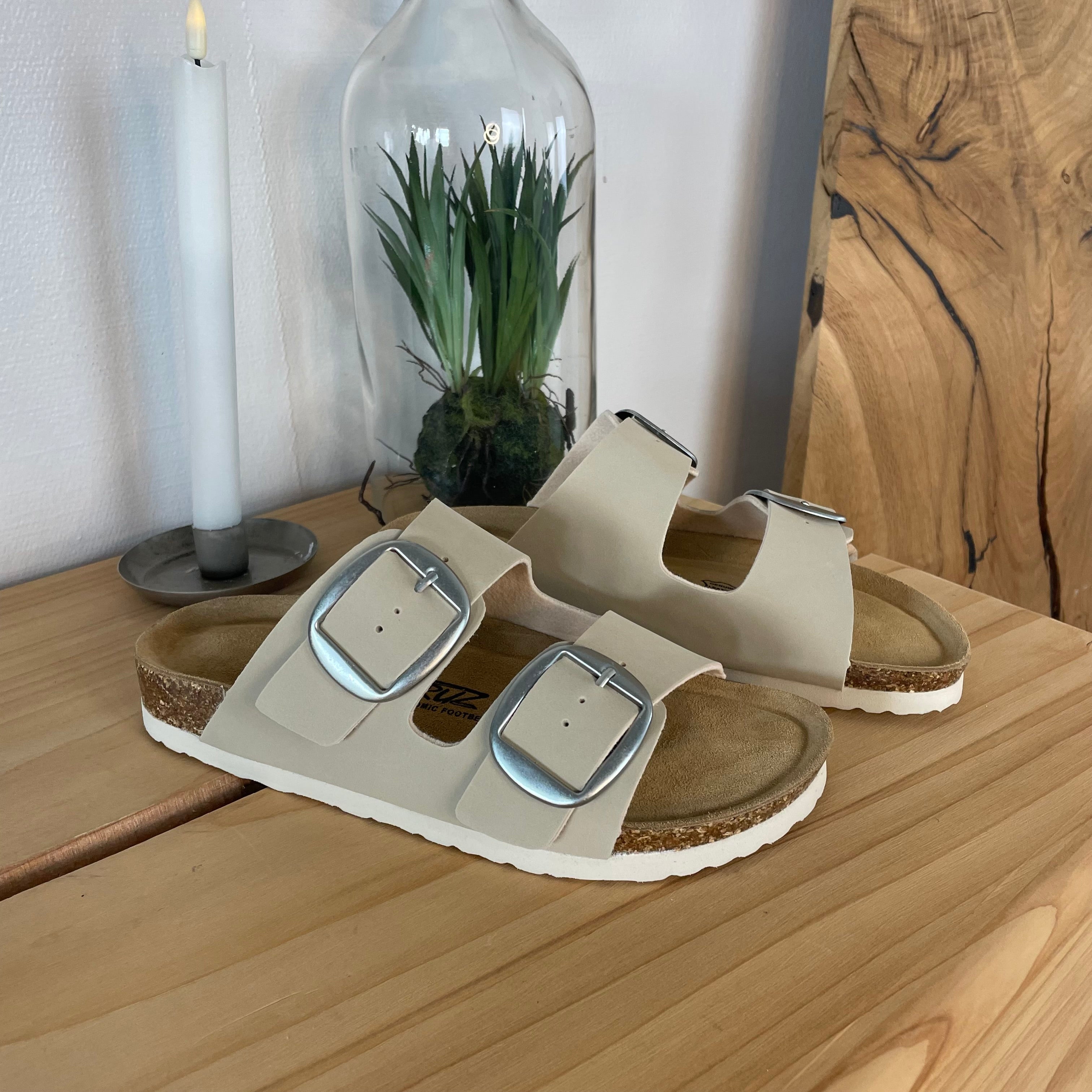 Cruz sandal med justerbar passform - beige