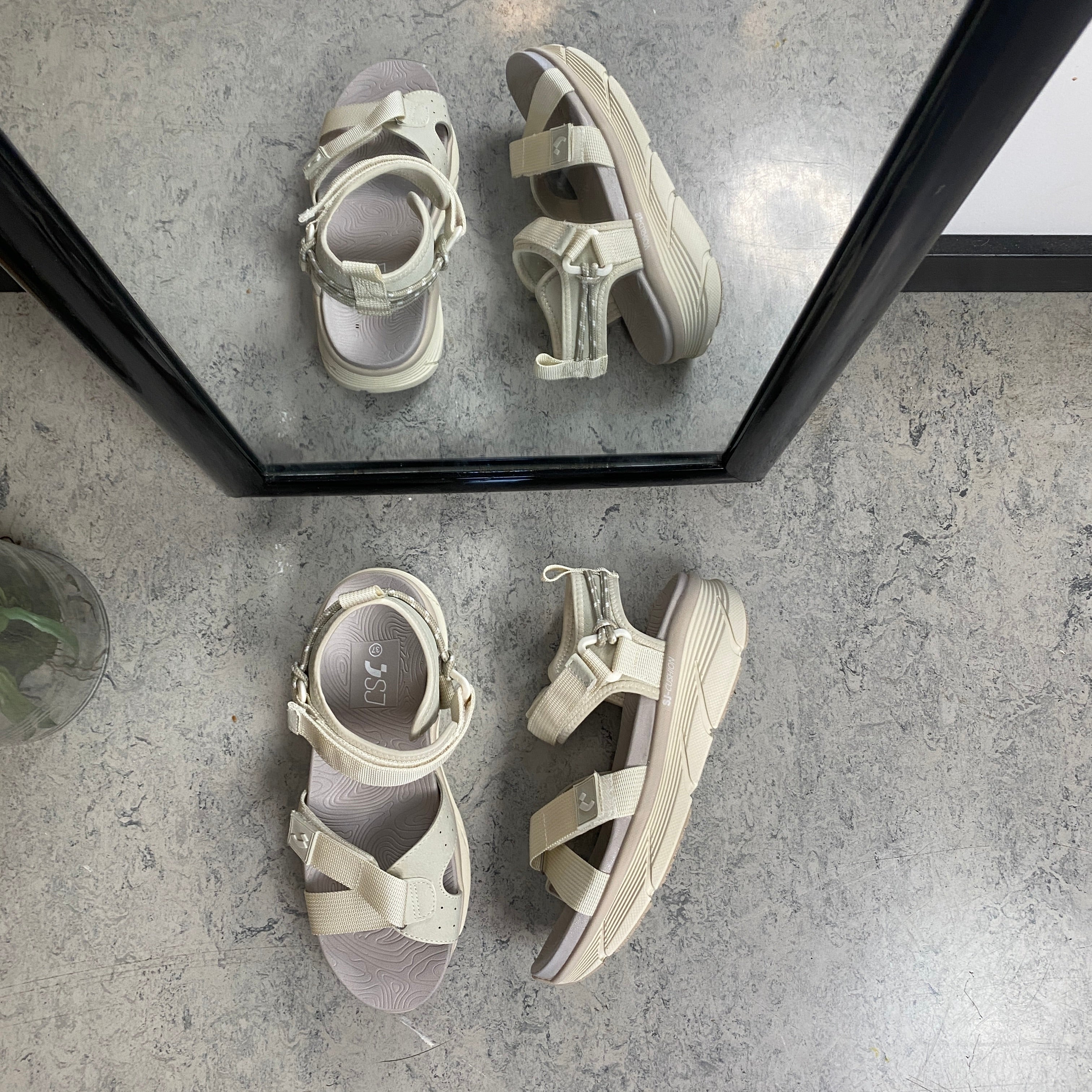 Lättviktsandal från SSKbutiken.se - Beige