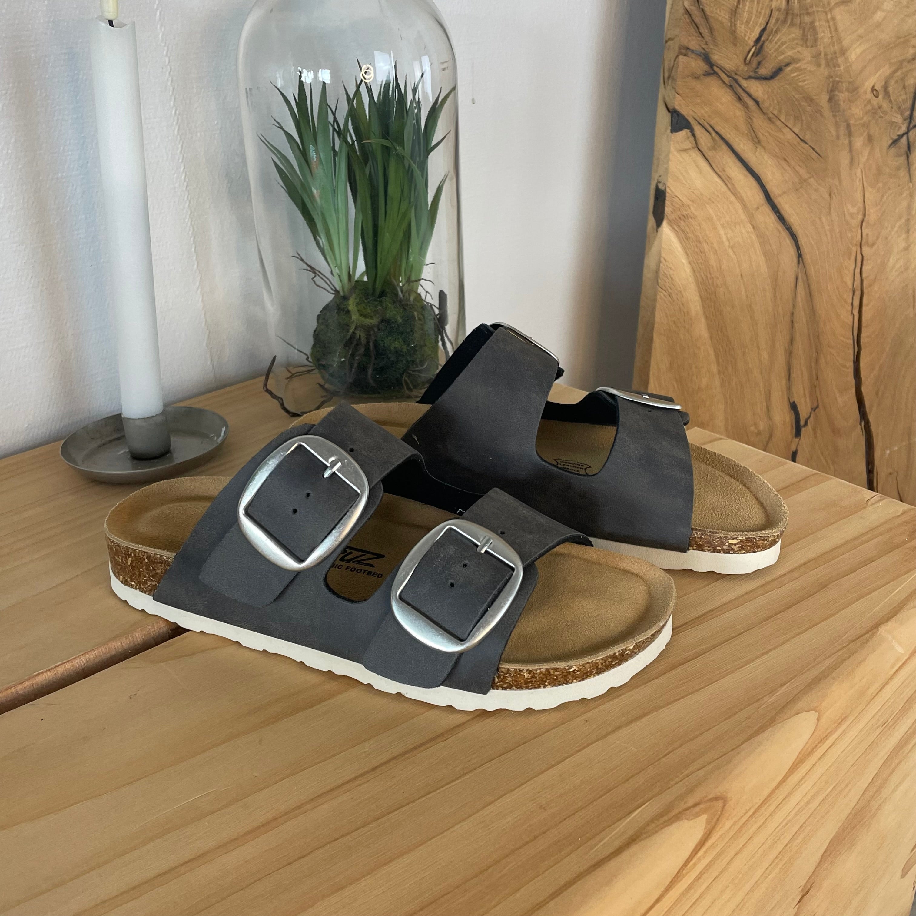 Cruz sandal med justerbar passform - Grå