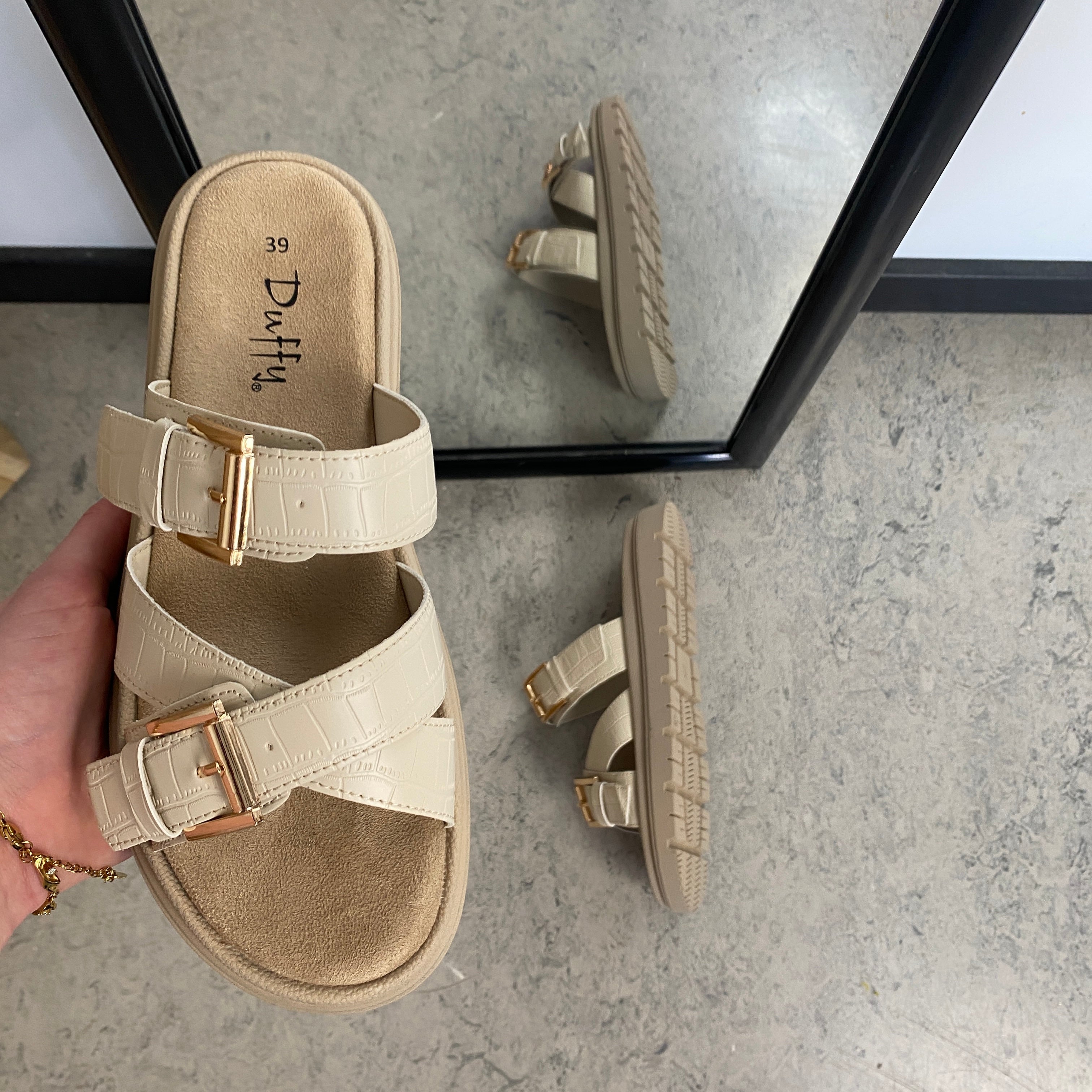 Beige bekväm sandal med justerbara remmar & stabil sula