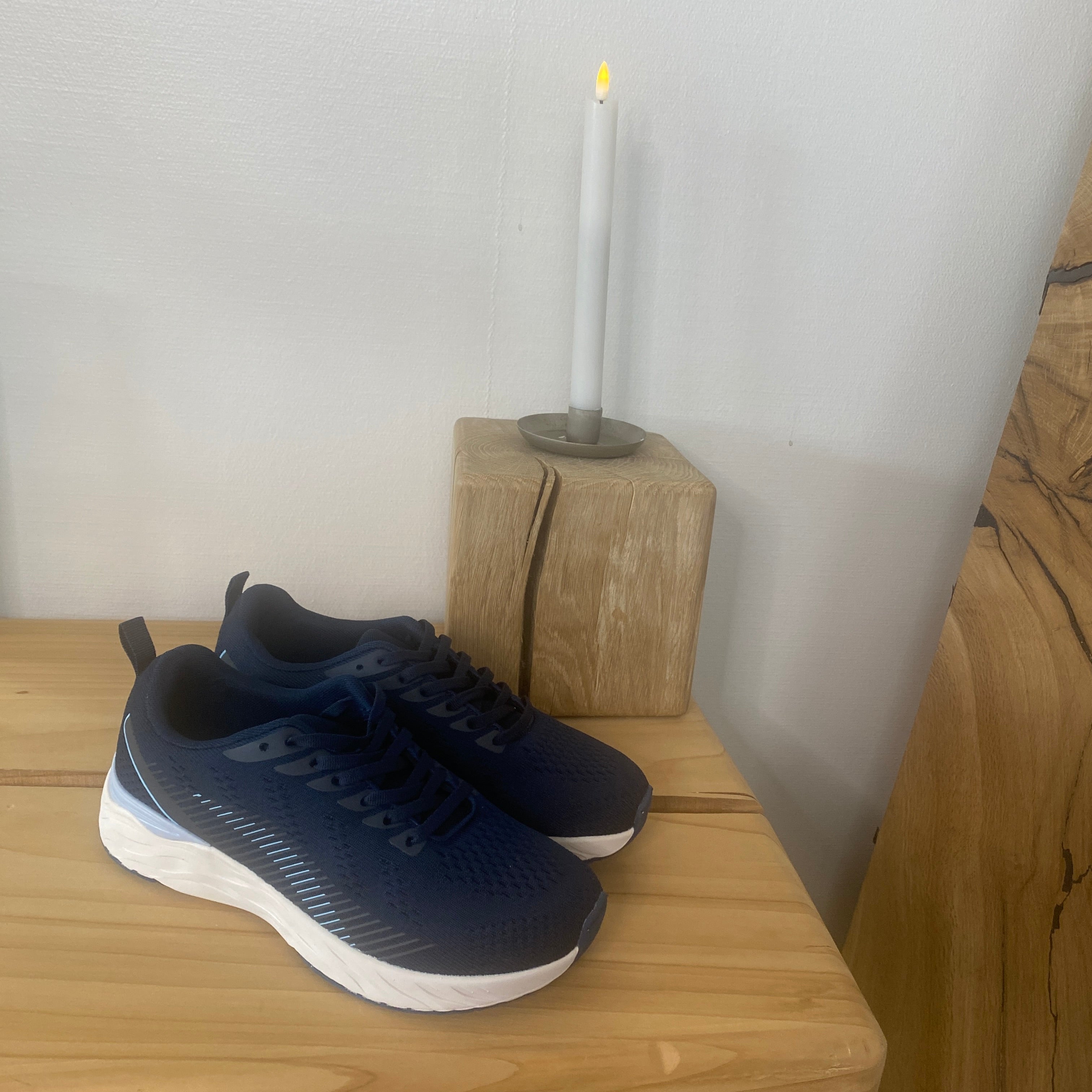 Linares W Wide Fit Shoe – mörkblå lättviktsko med extra bred läst