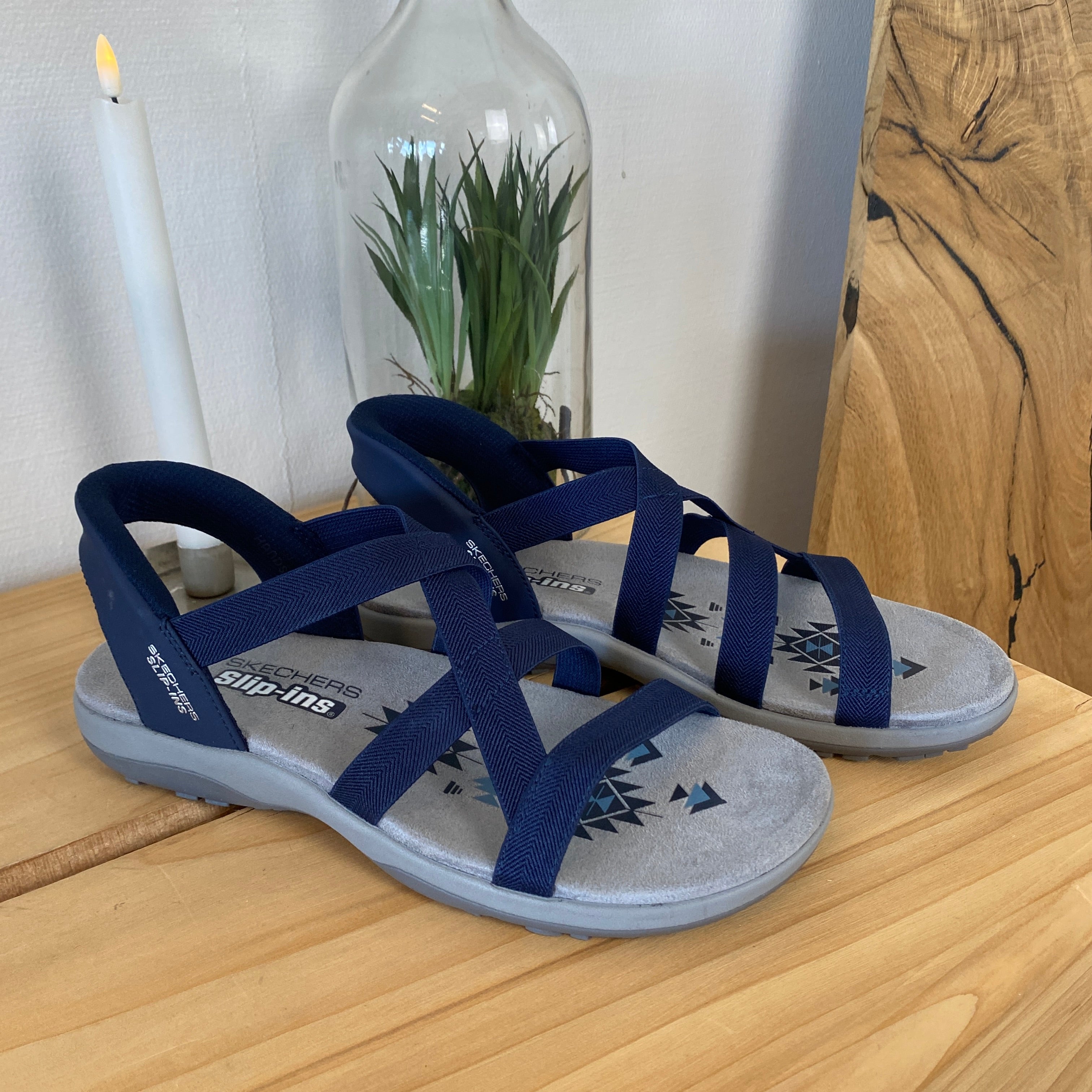 Skechers Slip-ins-sandal i navy – lätt, flexibel och bekväm sandal