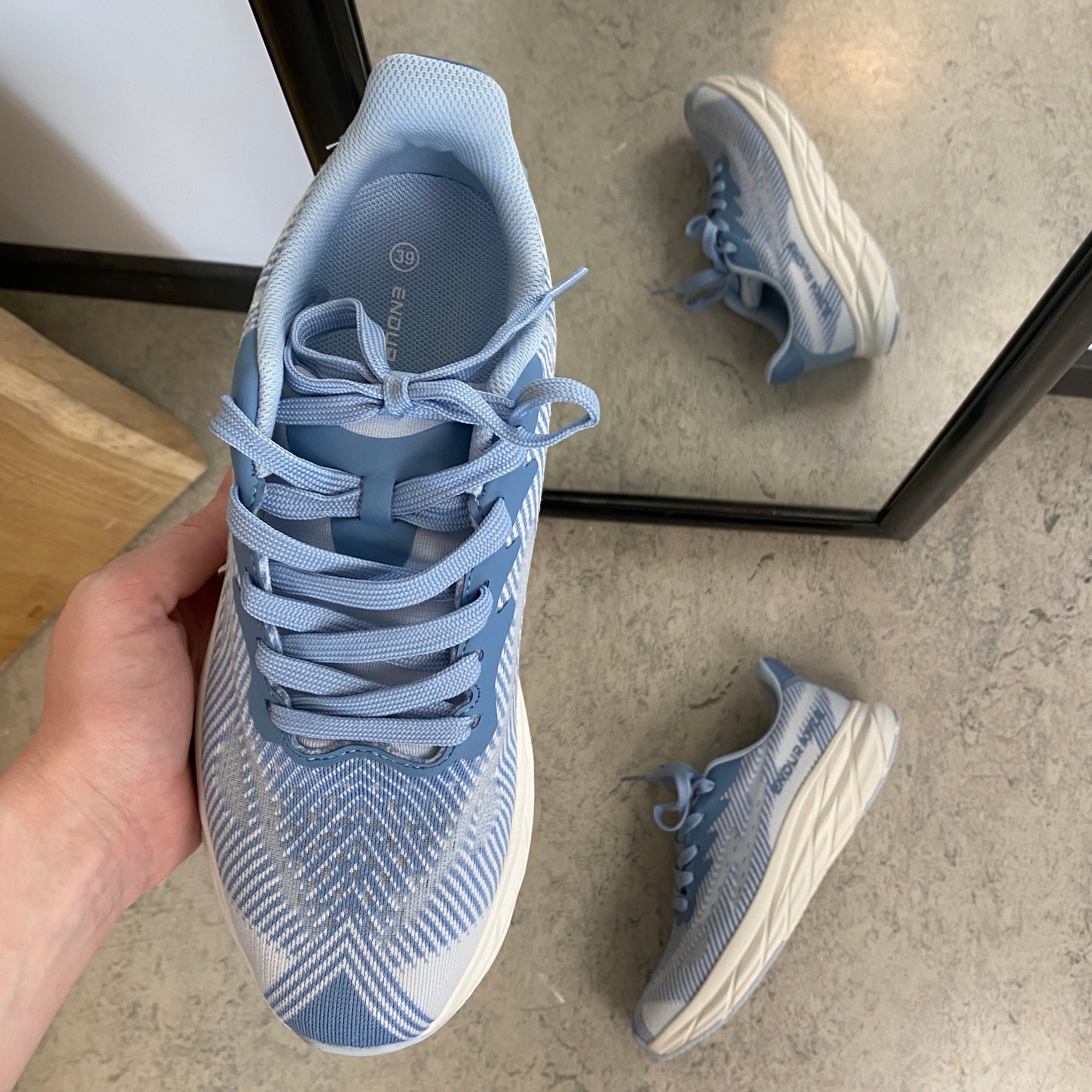 Sapphira sneaker till dam – Endurance