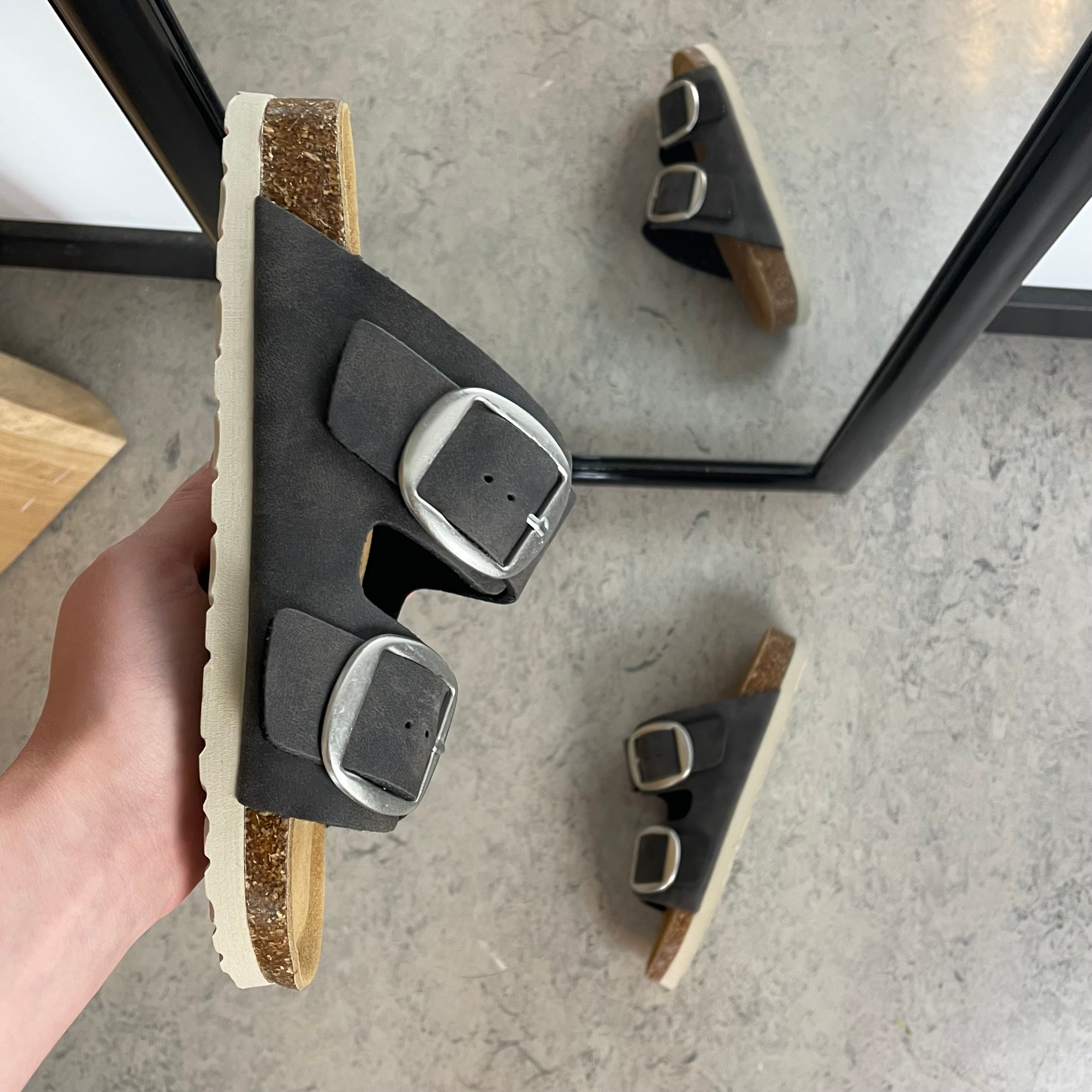 Cruz sandal med justerbar passform - Grå