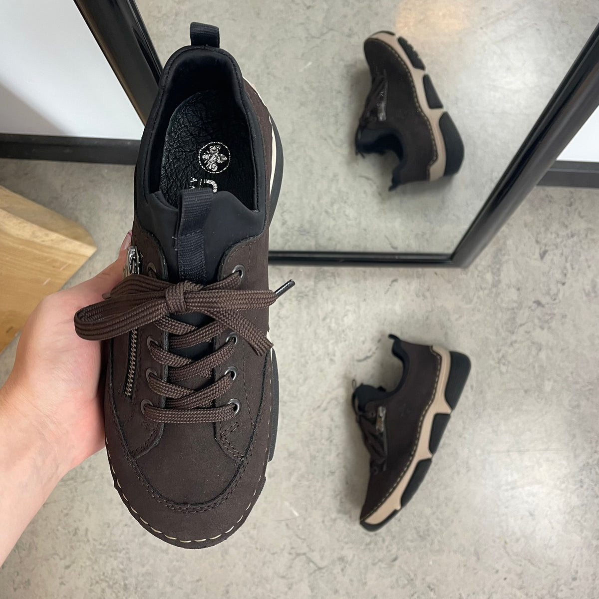 Rieker sneakers för dam i brunt – mjuk komfort & stötdämpning för vardagen