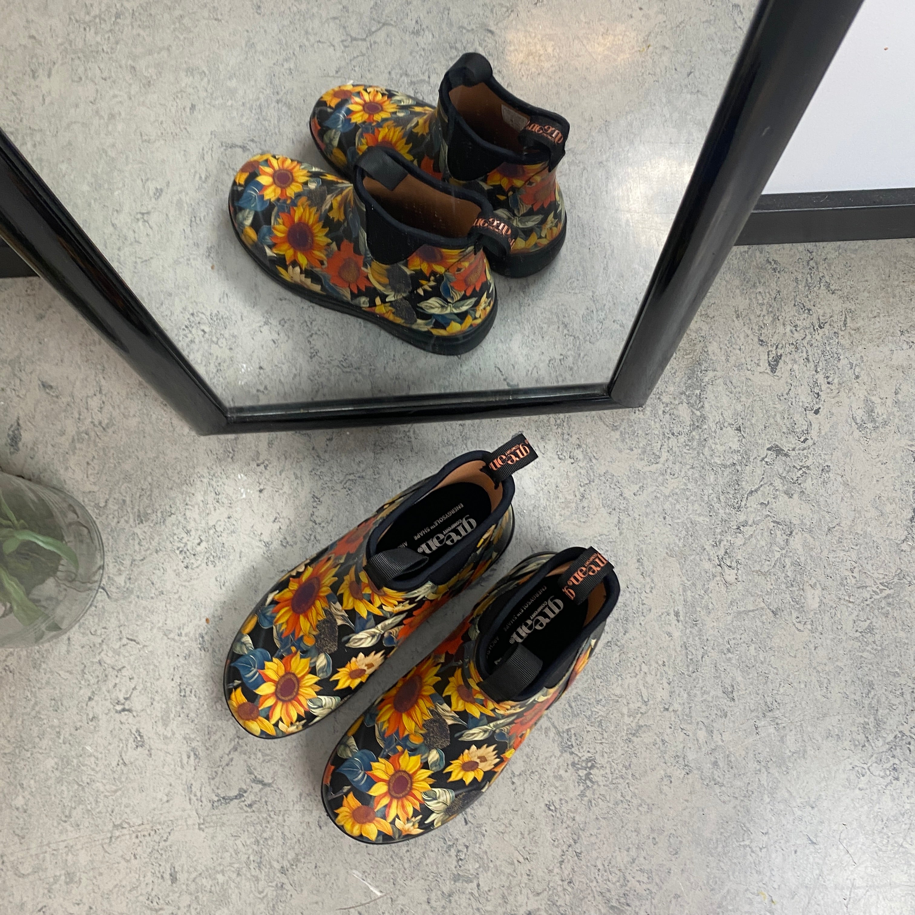 Green Comfort gummistöv el med solrosmönster – EnergySole™