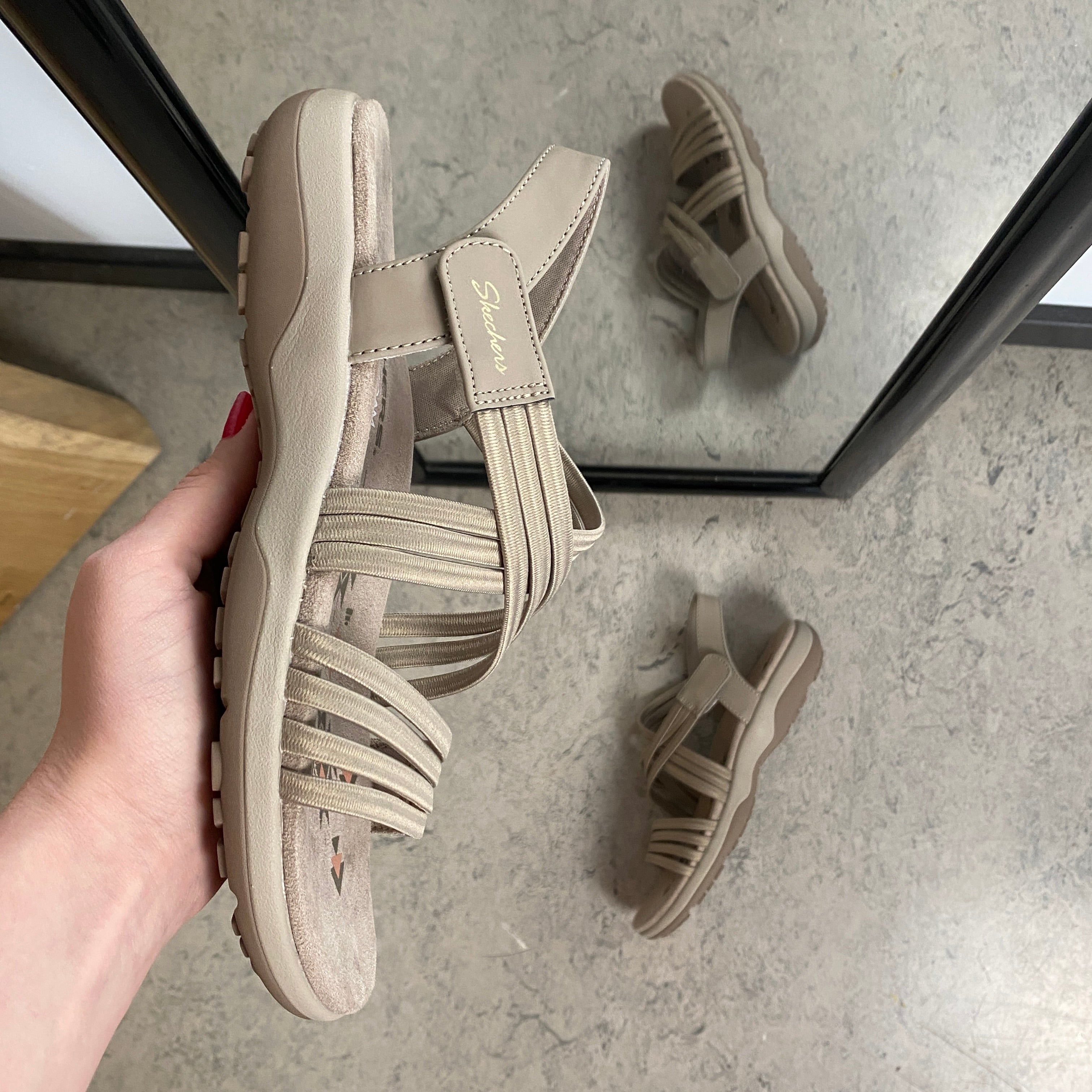 Skechers sandaler med elastiska remmar – lätta, flexibla & maskintvättbara