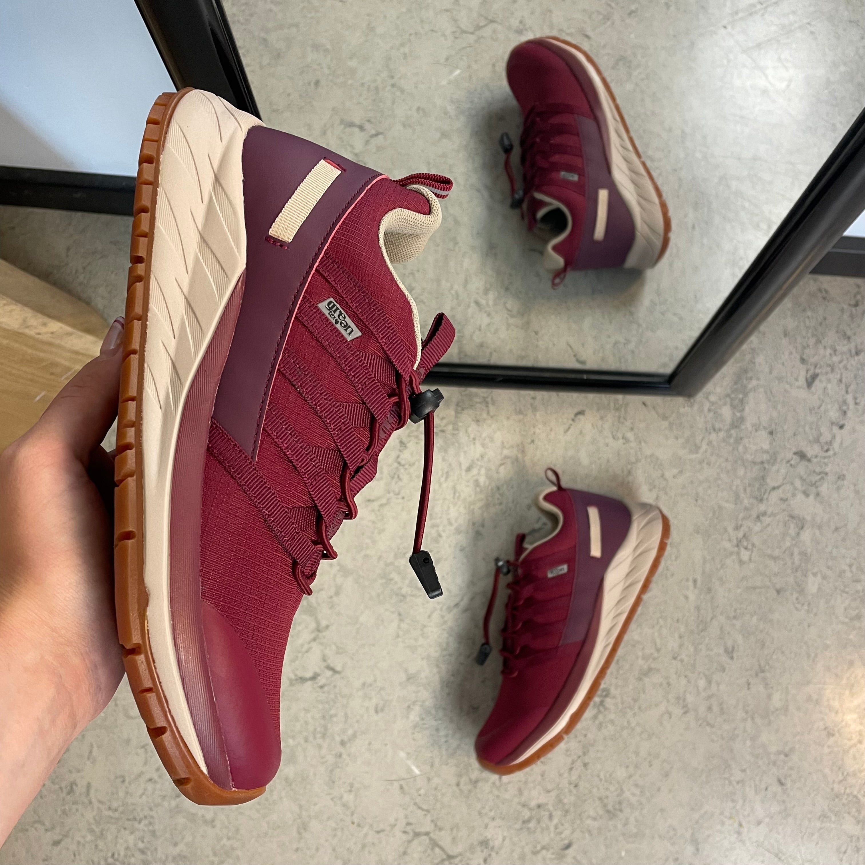 Green Comfort Path Pipi – vinröd outdoor-sneaker med H-läst & hålfotsstöd