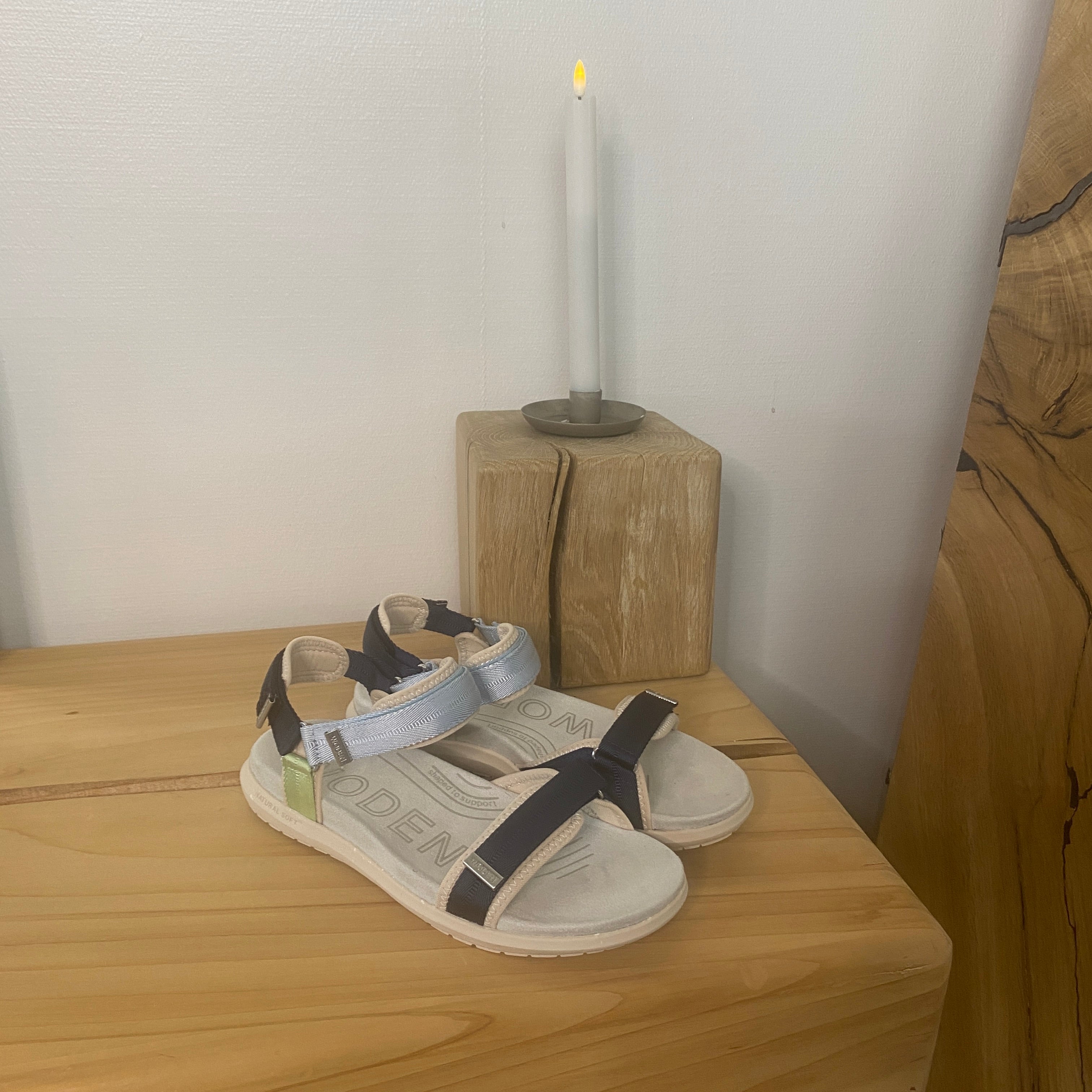 Woden sandal Moonstone Multi – Lätt & stödjande i blå, gröna & beige nyanser
