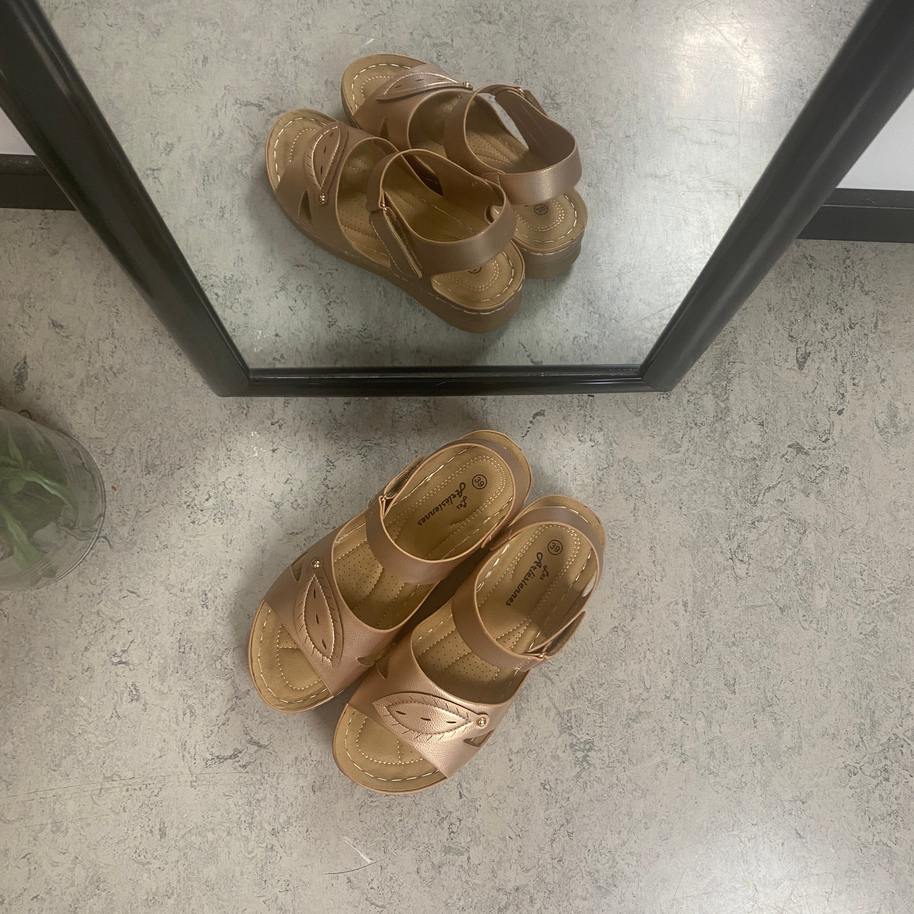 Cortina sandal i Rose Gold – lättviktsandal med feminint uttryck