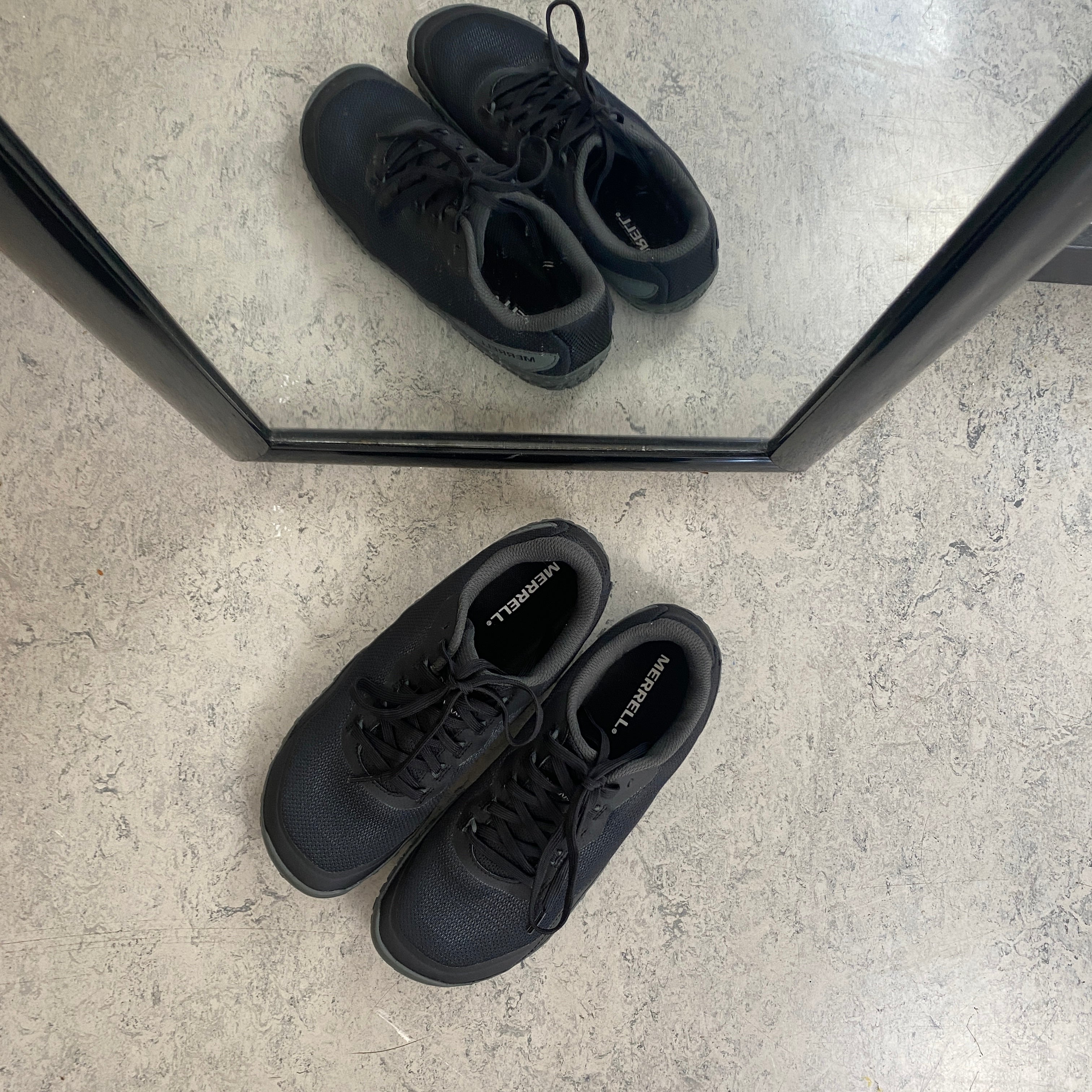 Merrell svart barfotasko med maximal flexibilitet