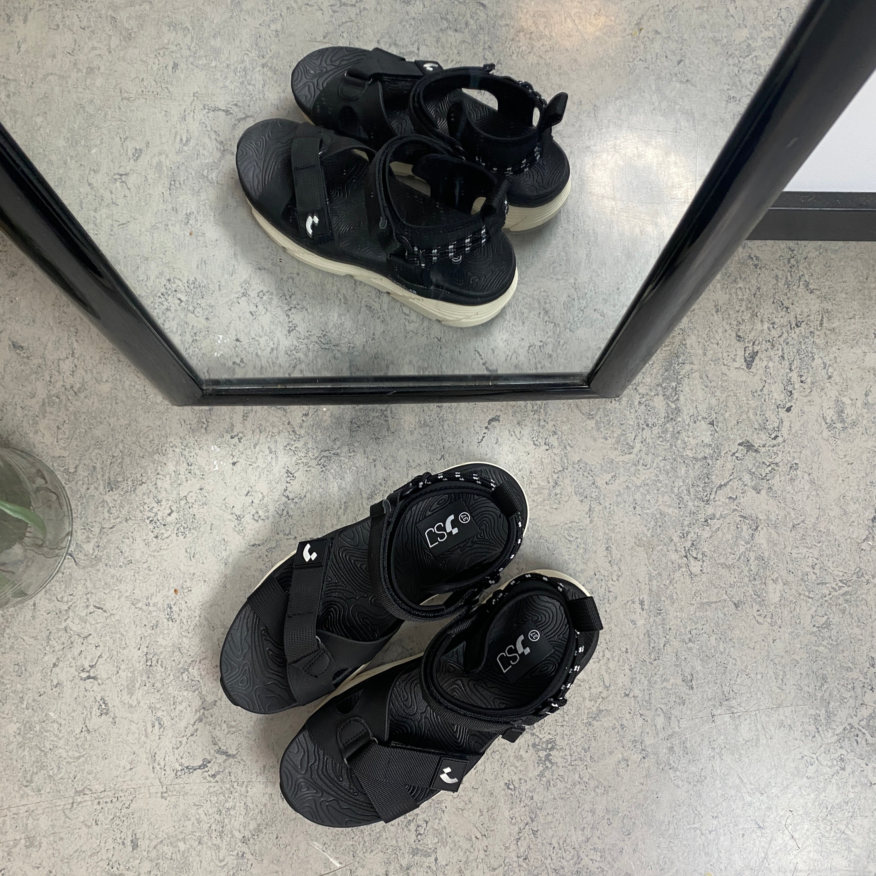 Lättviktsandal från SSKbutiken.se - svart