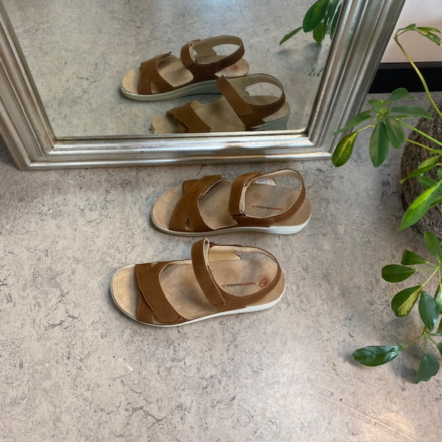Stötdämpande brun sandal med avtagbar sula
