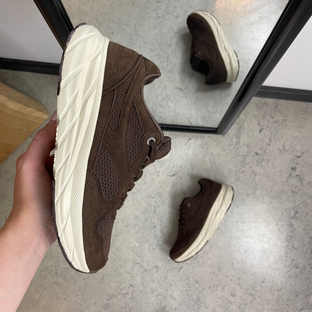 Endurance komfortsko dam – brun sneaker med lätt och stötdämpande sula