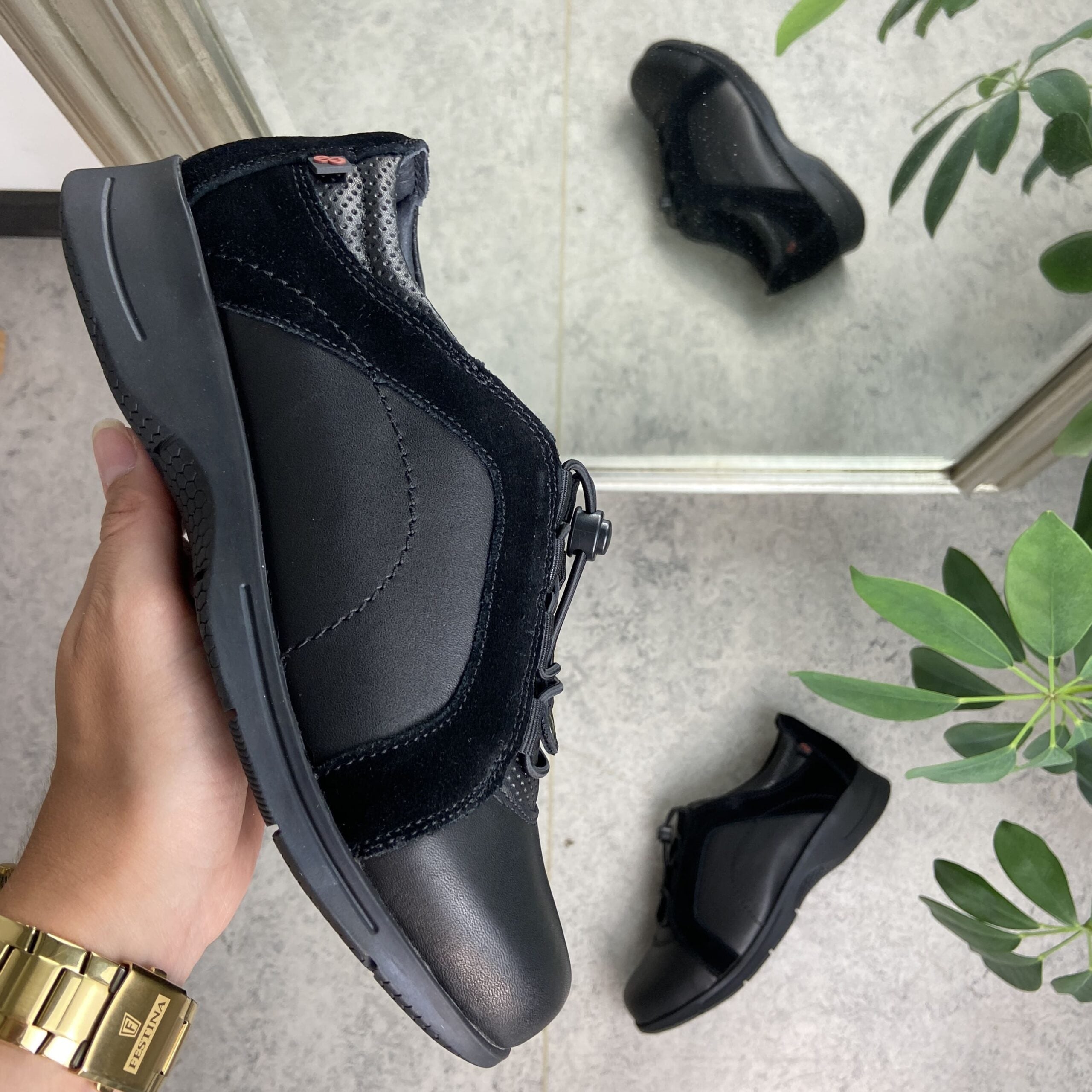Läder promenadsko från Green Comfort med elastisk snörning och bra hålfotsstöd