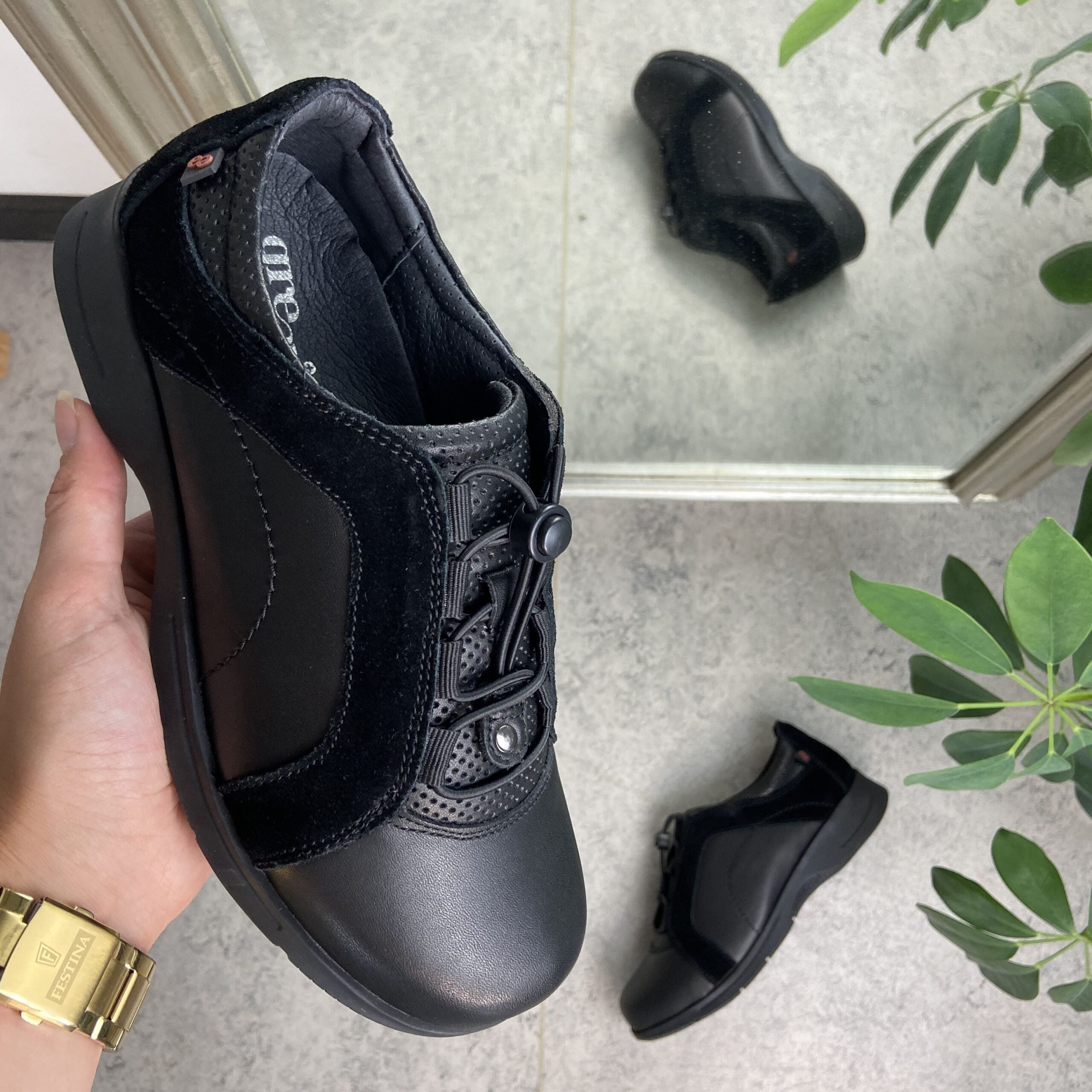 Läder promenadsko från Green Comfort med elastisk snörning och bra hålfotsstöd