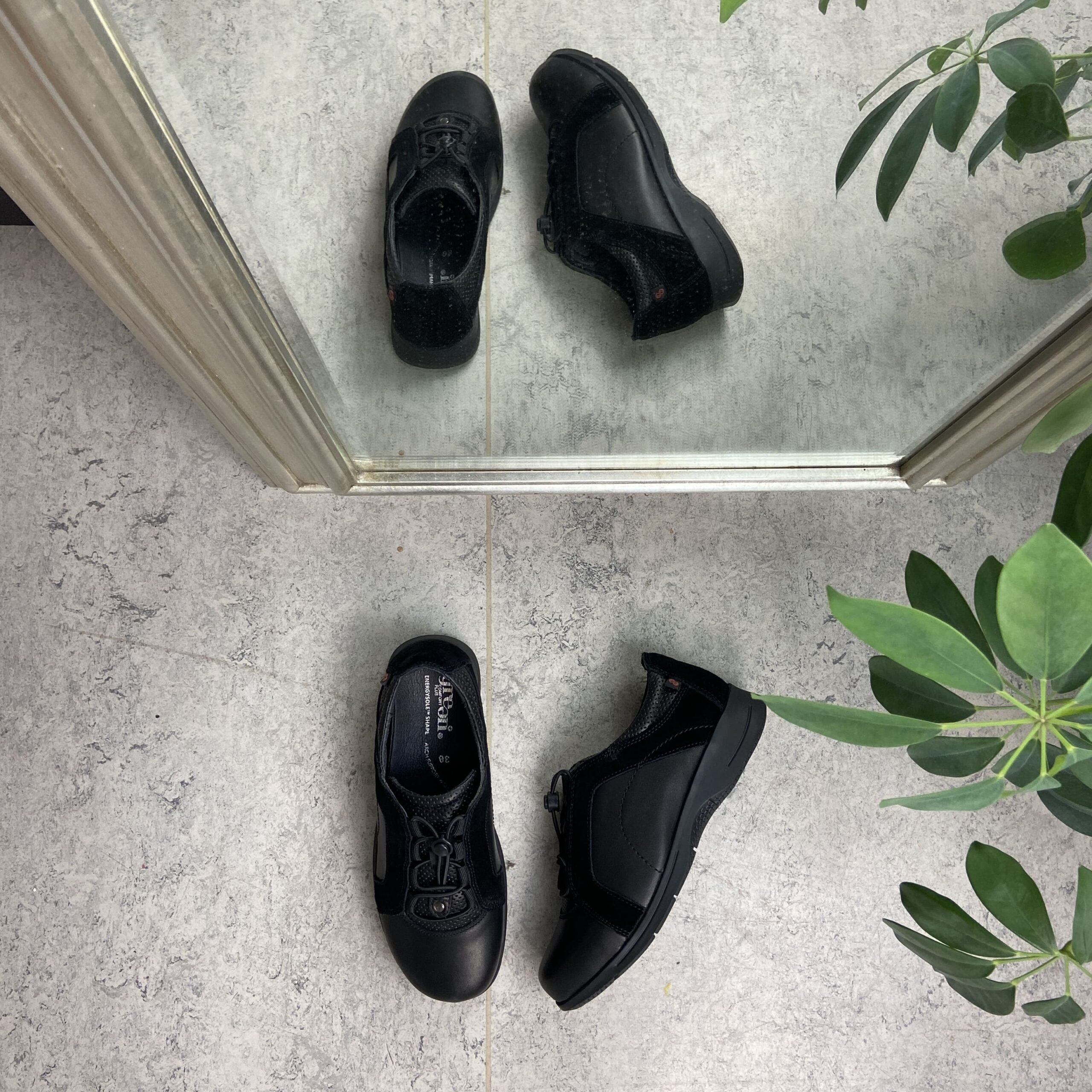 Läder promenadsko från Green Comfort med elastisk snörning och bra hålfotsstöd