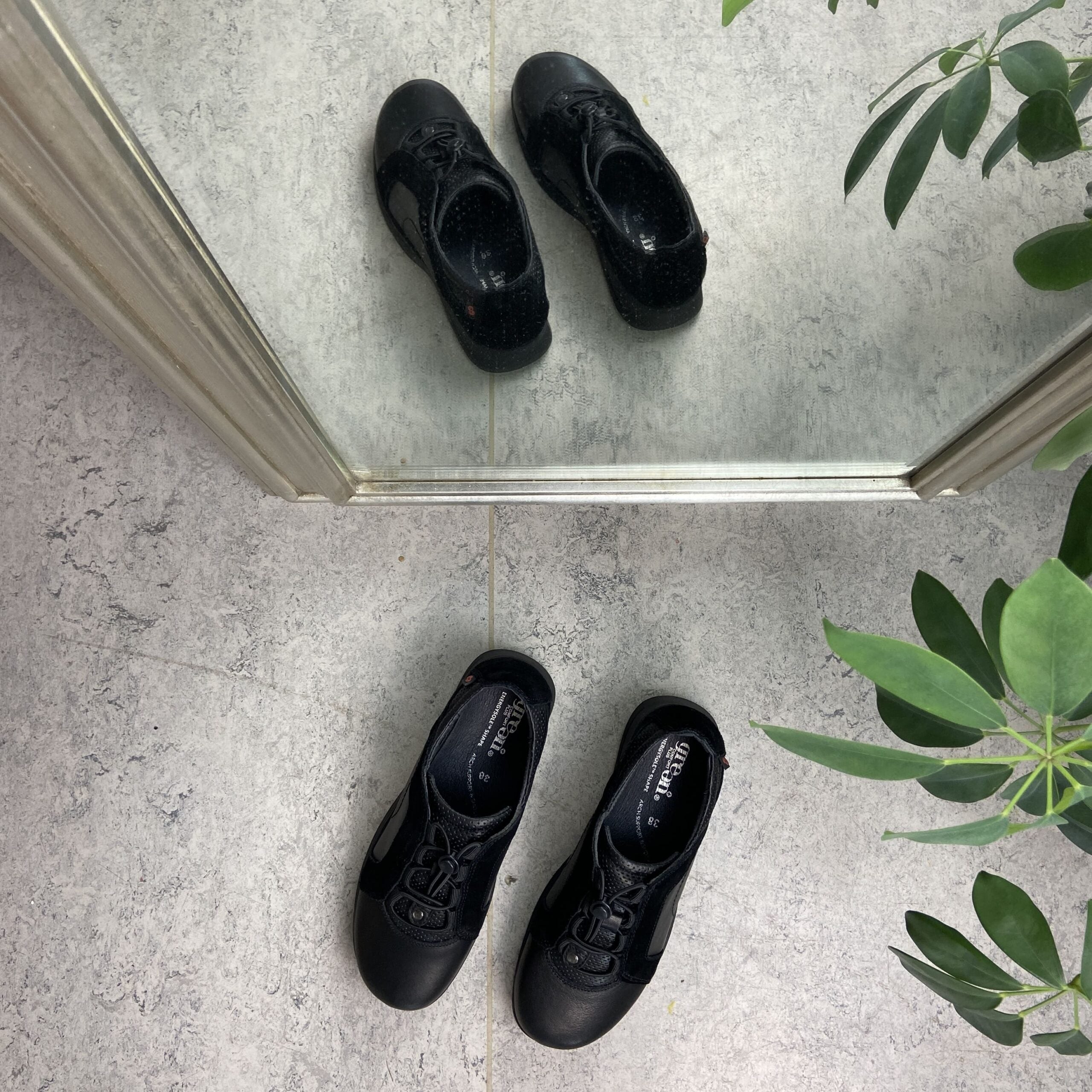 Läder promenadsko från Green Comfort med elastisk snörning och bra hålfotsstöd