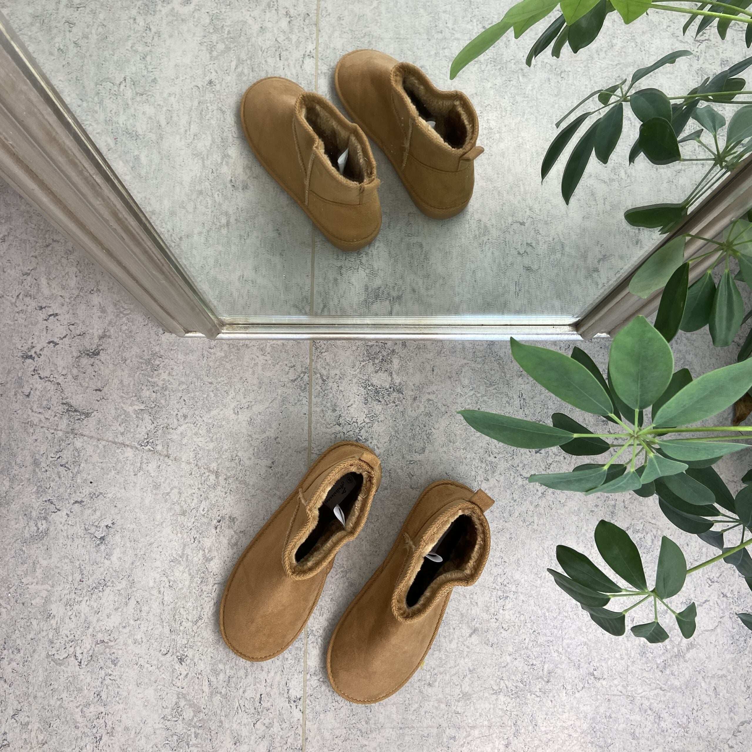 Ljusbrun bamsestövel med mjukt foder och kort skaft