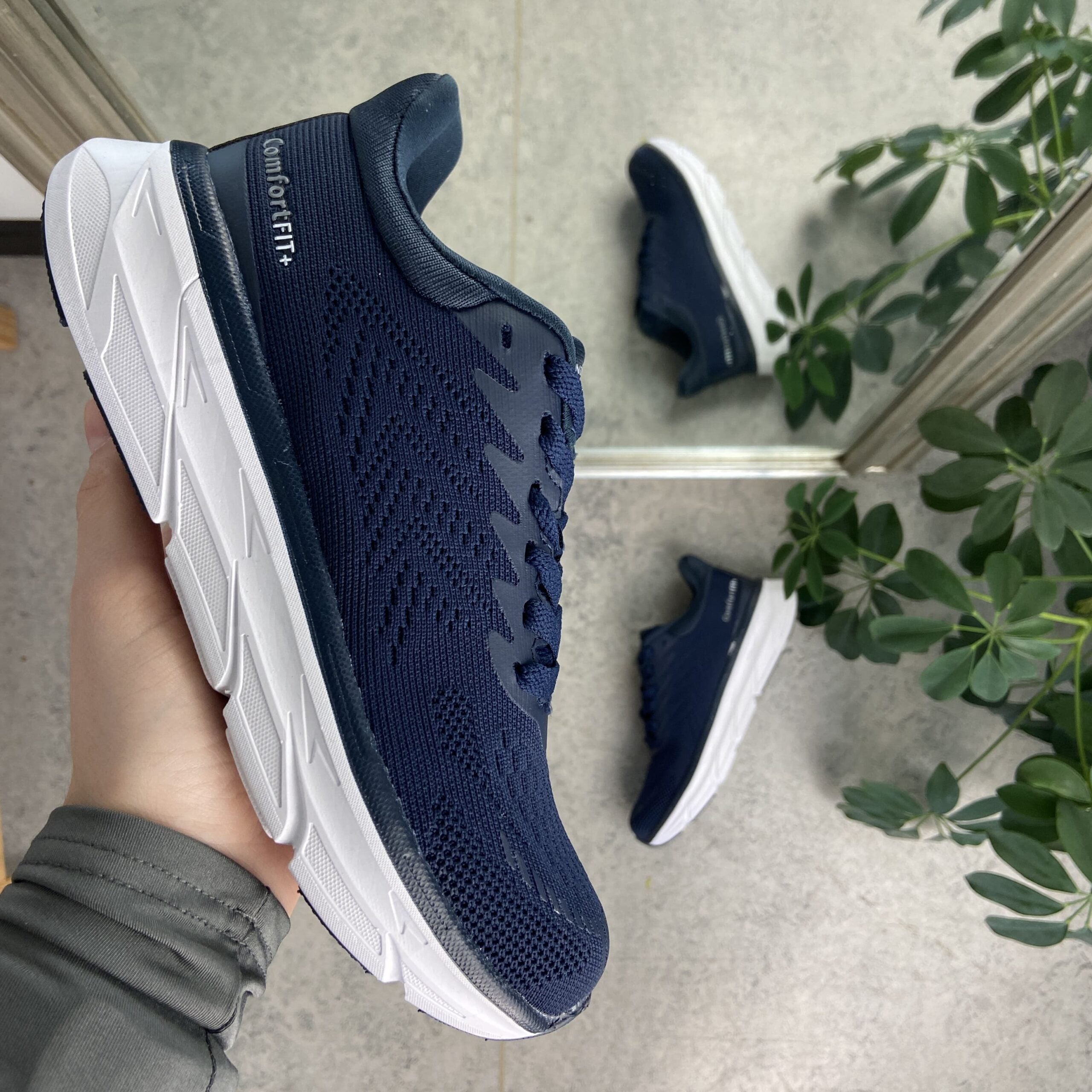 Mörkblå ComfortFit-sneakers från Endurance