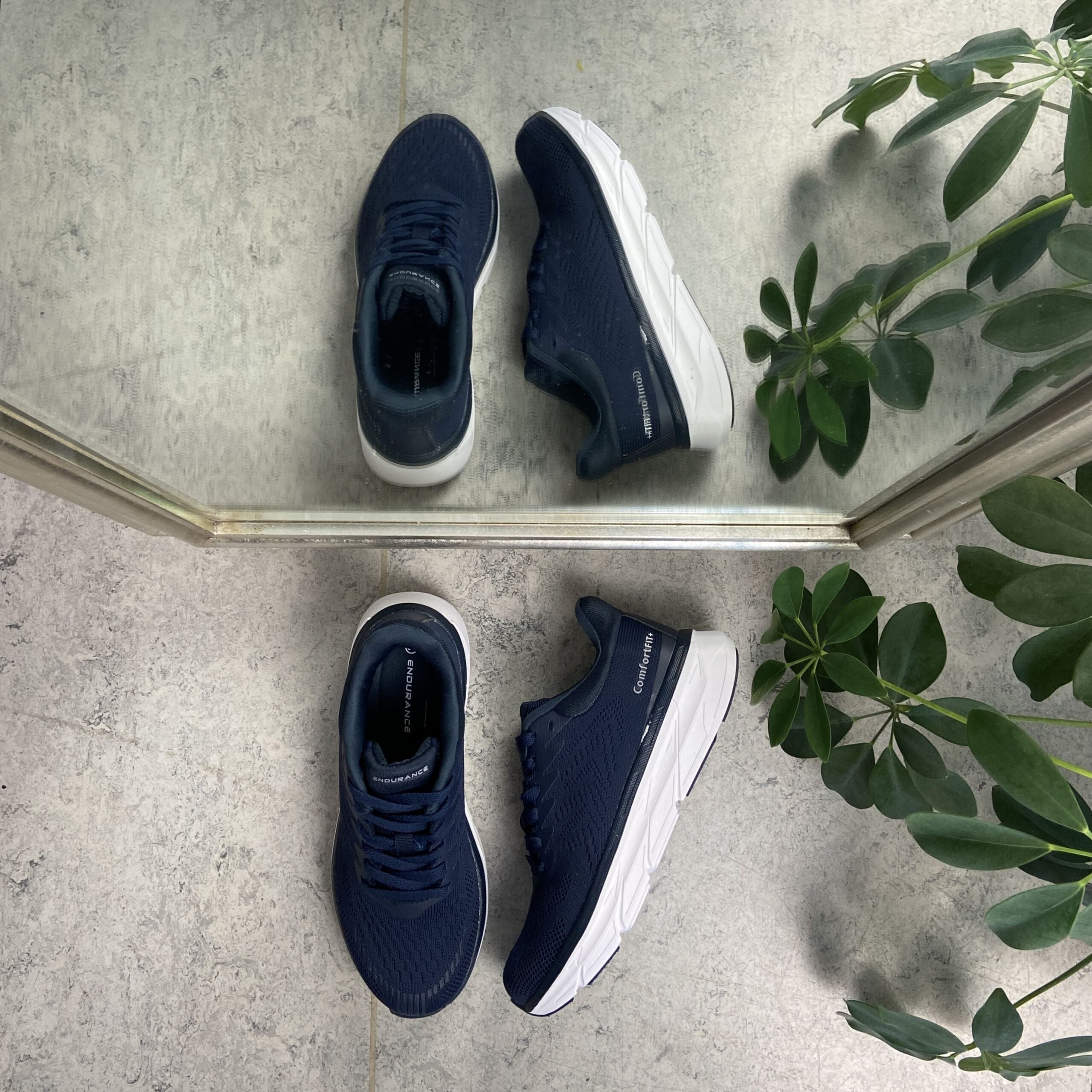 Mörkblå ComfortFit-sneakers från Endurance