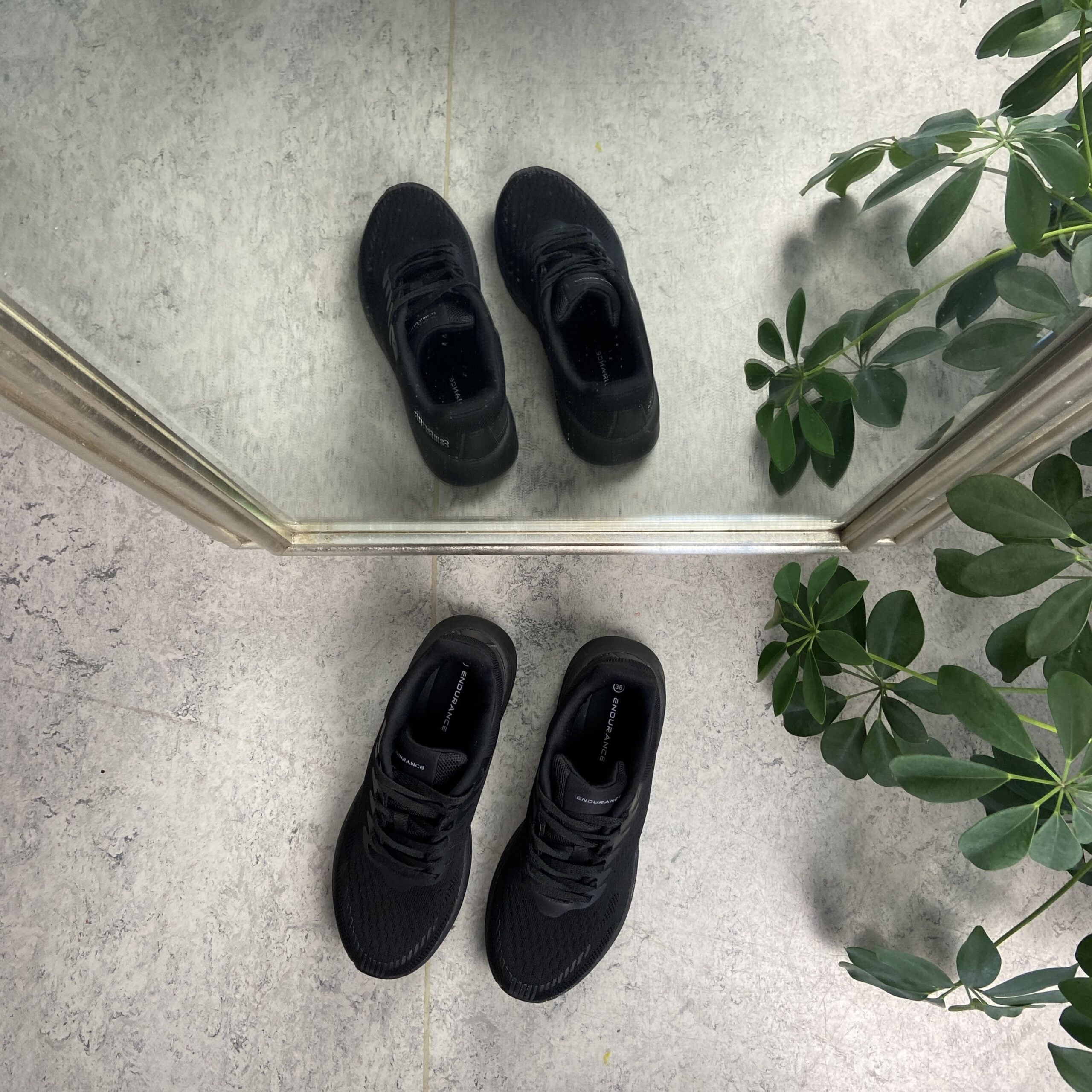 Svarta ComfortFIT-sneakers från Endurance