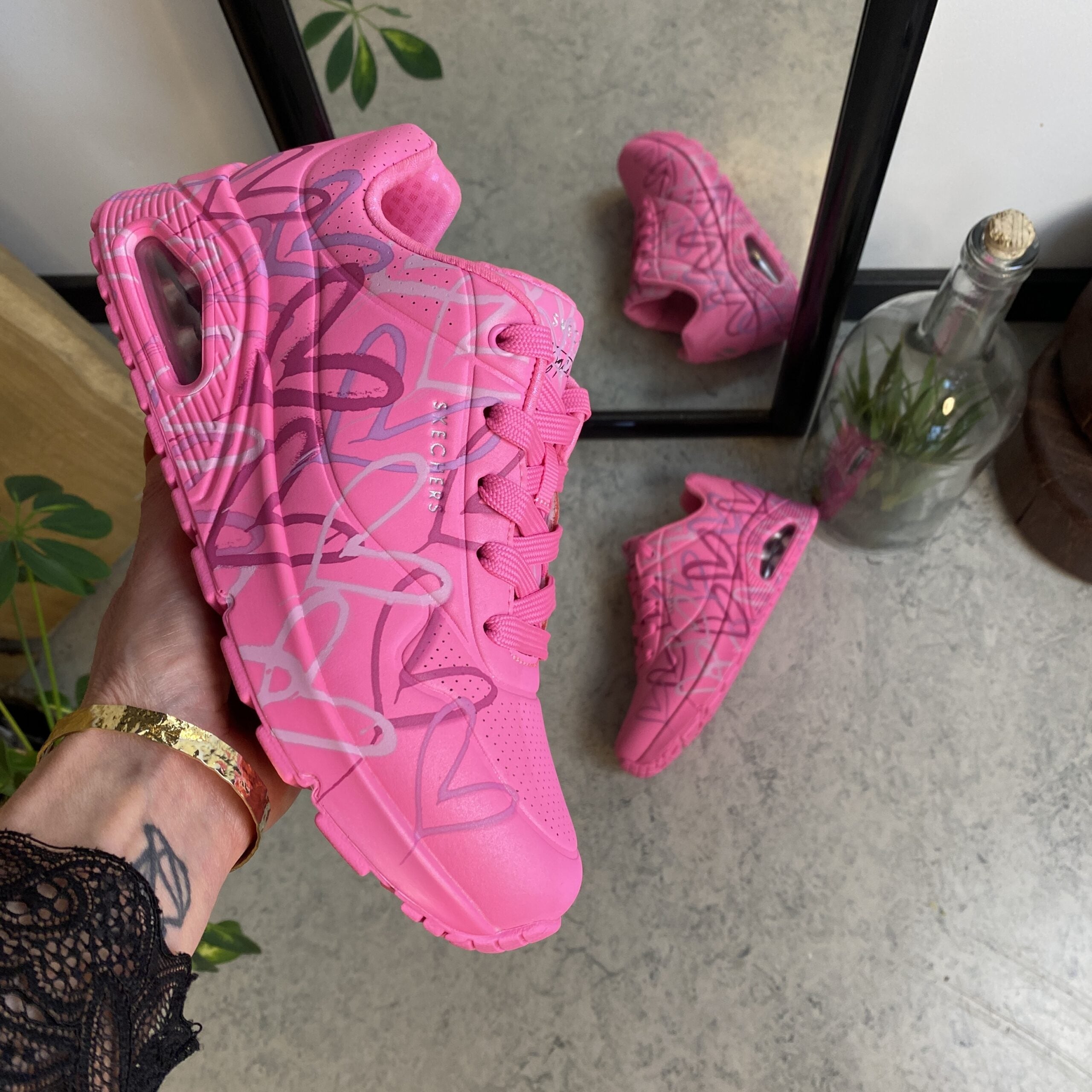 Rosa sneakers med hjärtan från Skechers