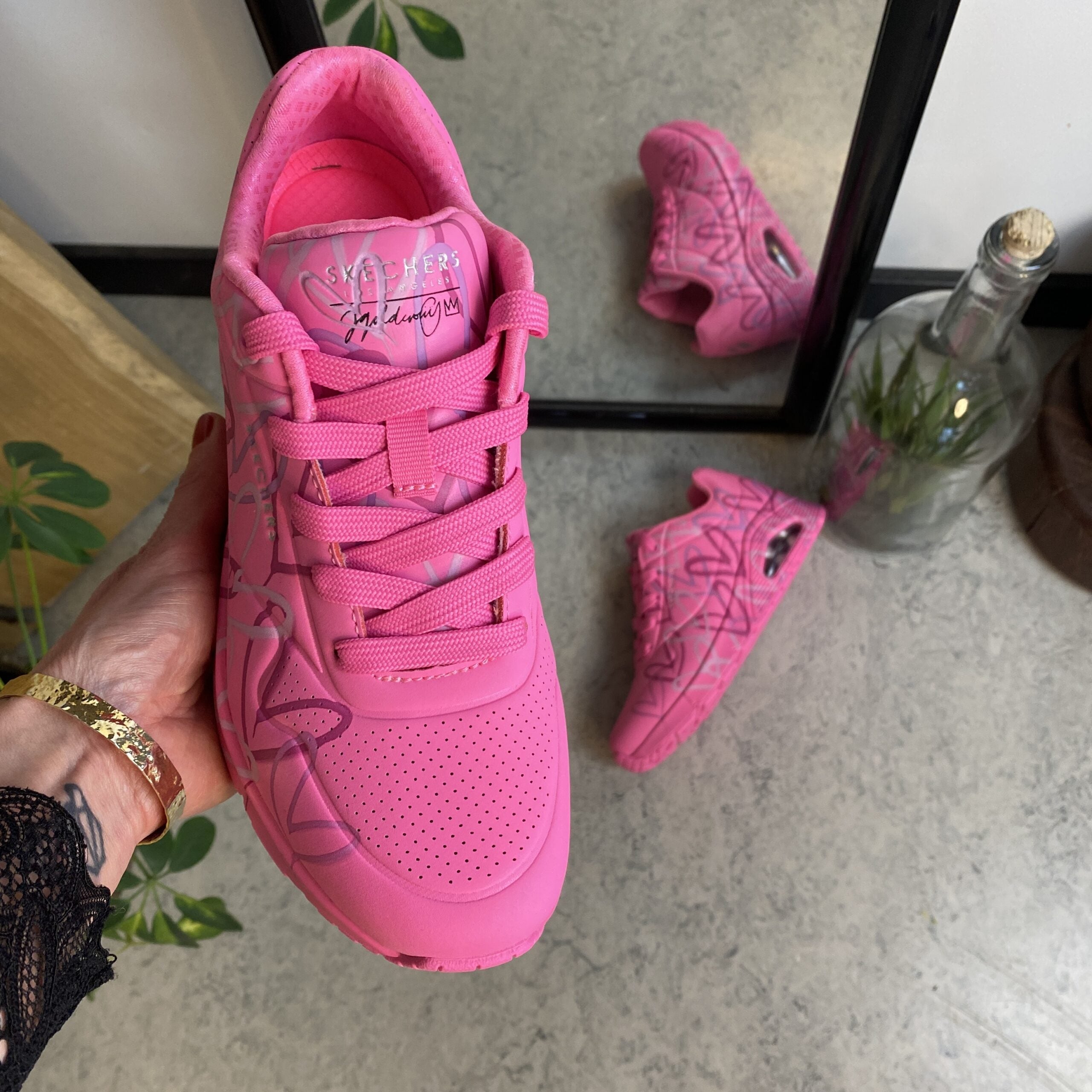 Rosa sneakers med hjärtan från Skechers