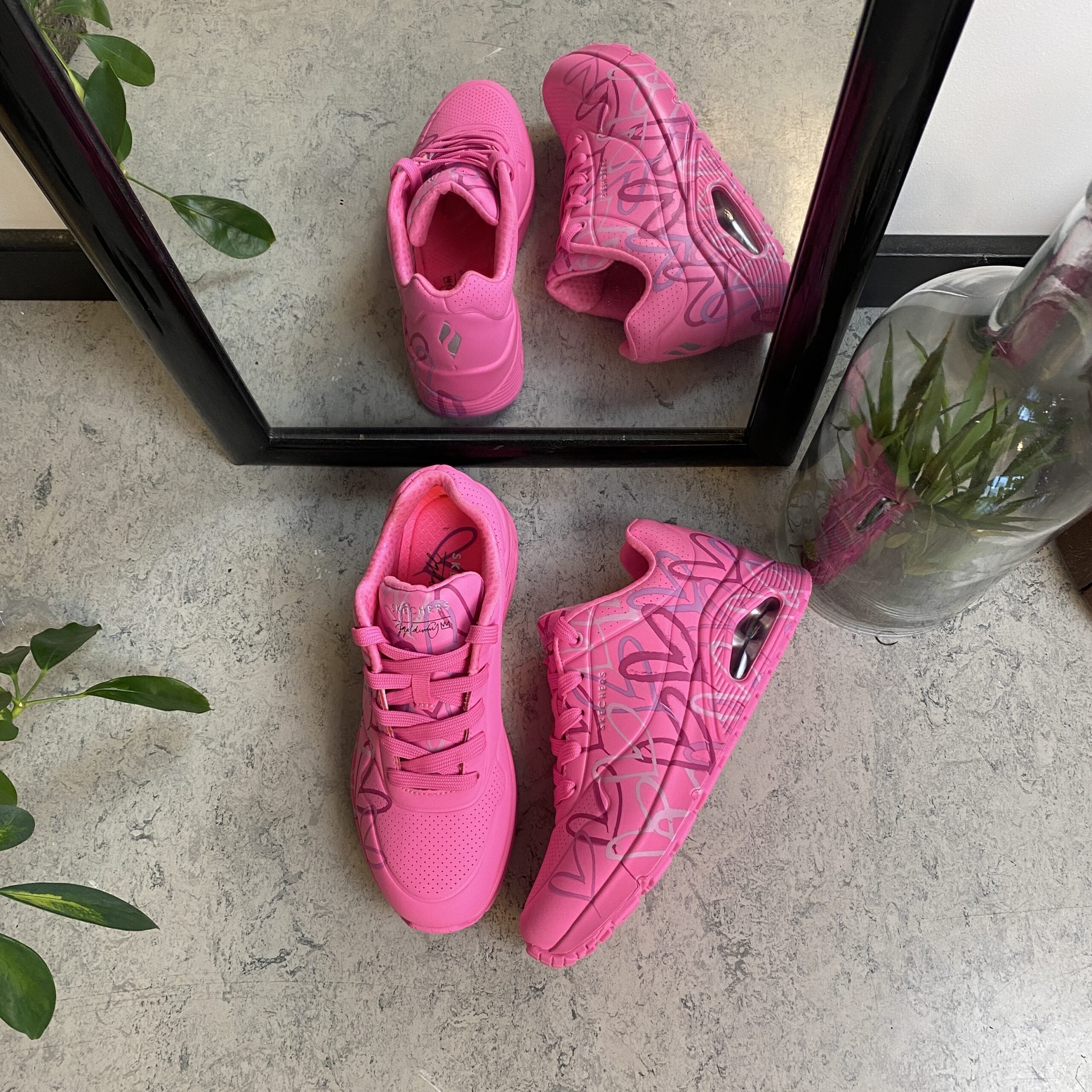 Rosa sneakers med hjärtan från Skechers